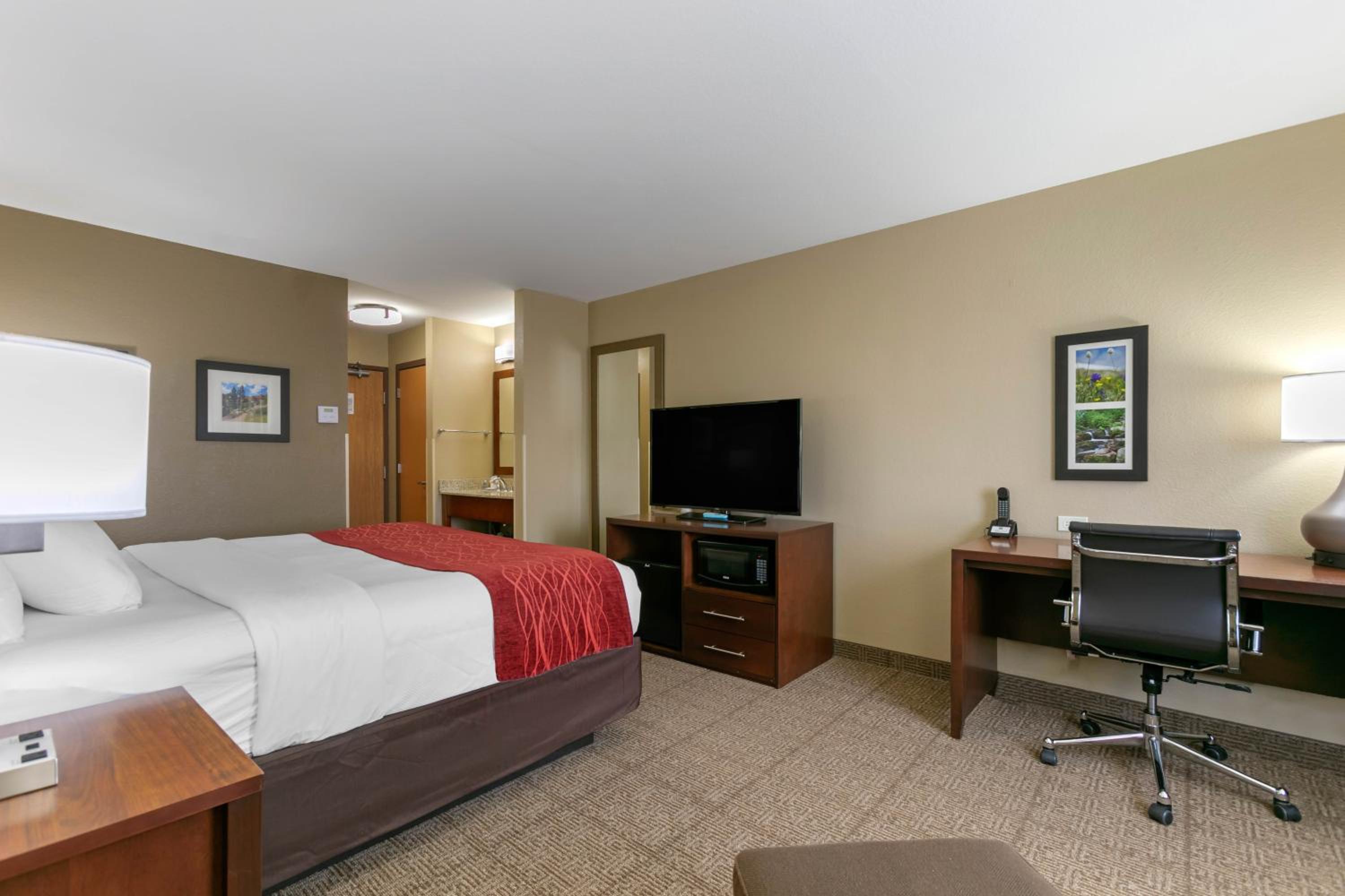Laramie Vacations - Comfort Inn  Suites Near University of Wyoming - Property Image 5
