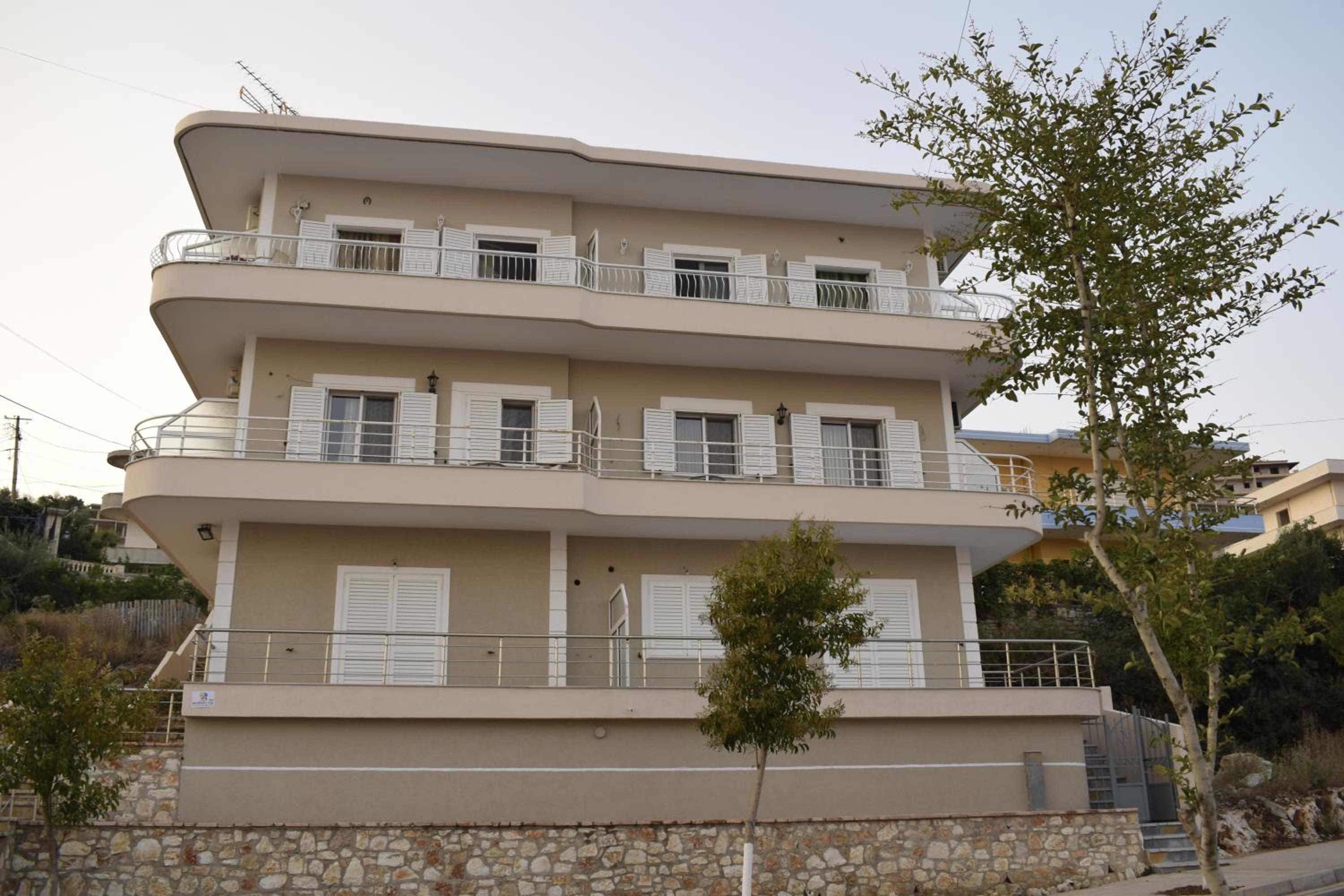 Isabela Apartments