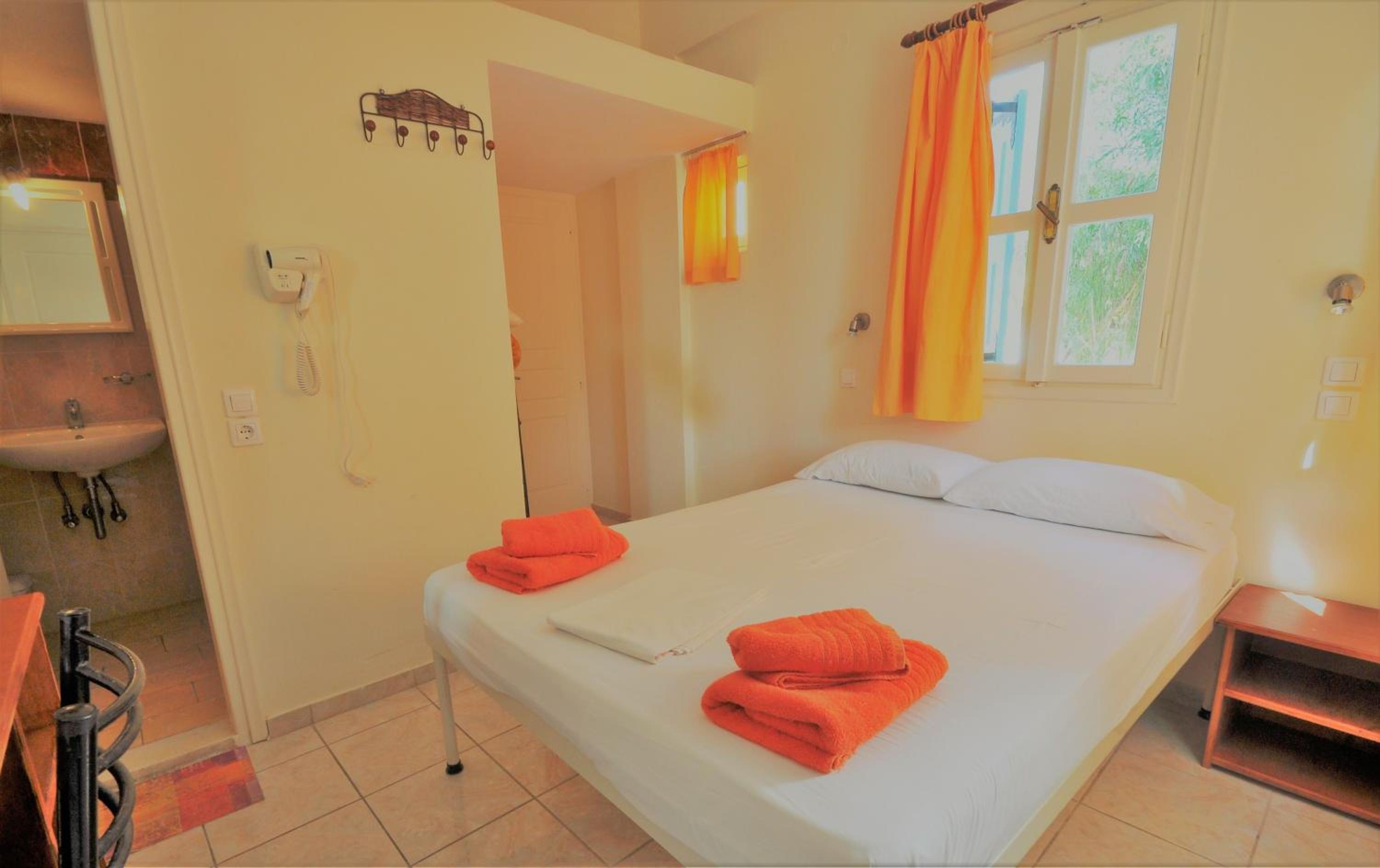 Santorini Camping & Hostel