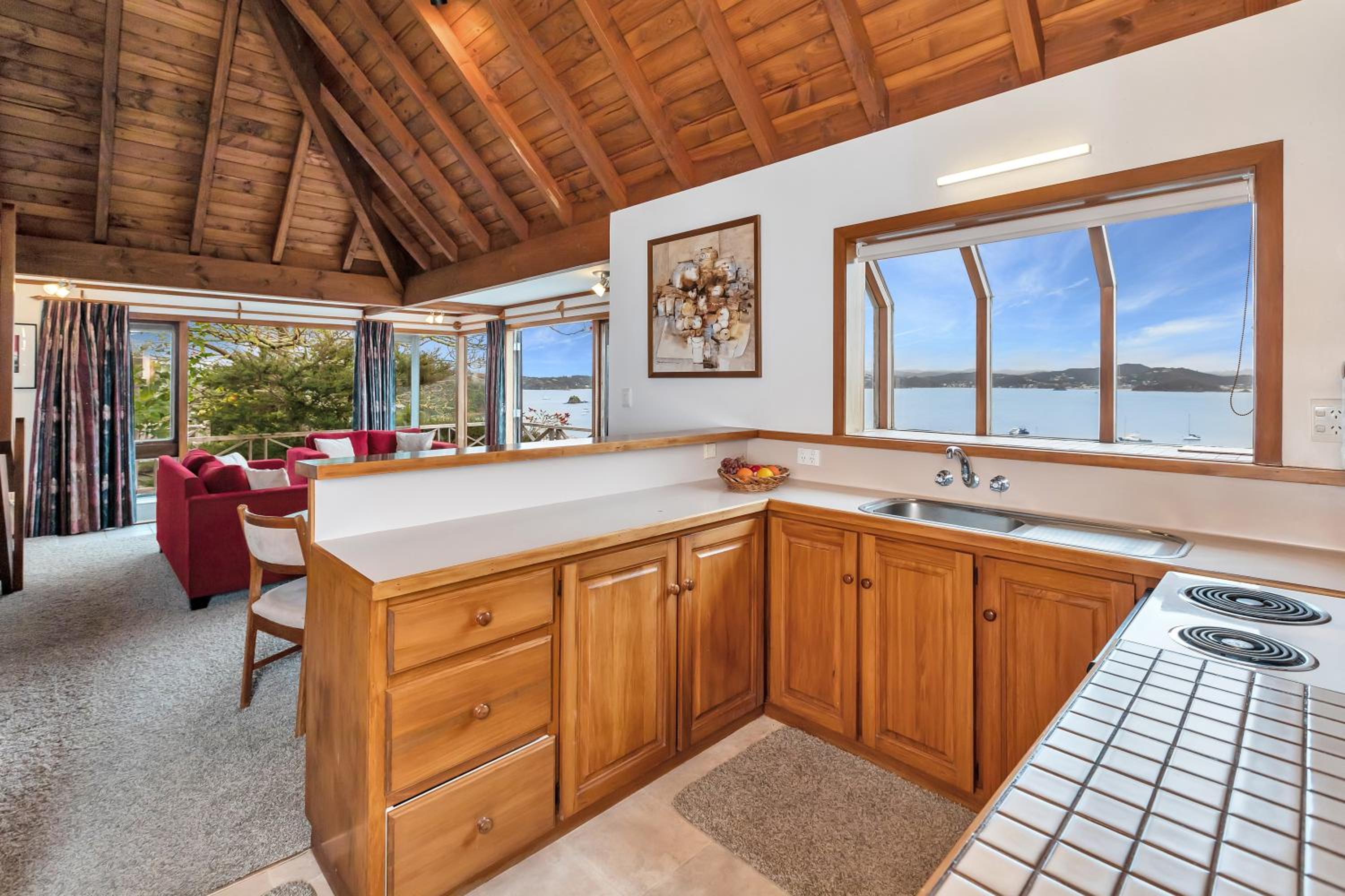 Te Maiki Retreat - Russell Holiday Home view 2