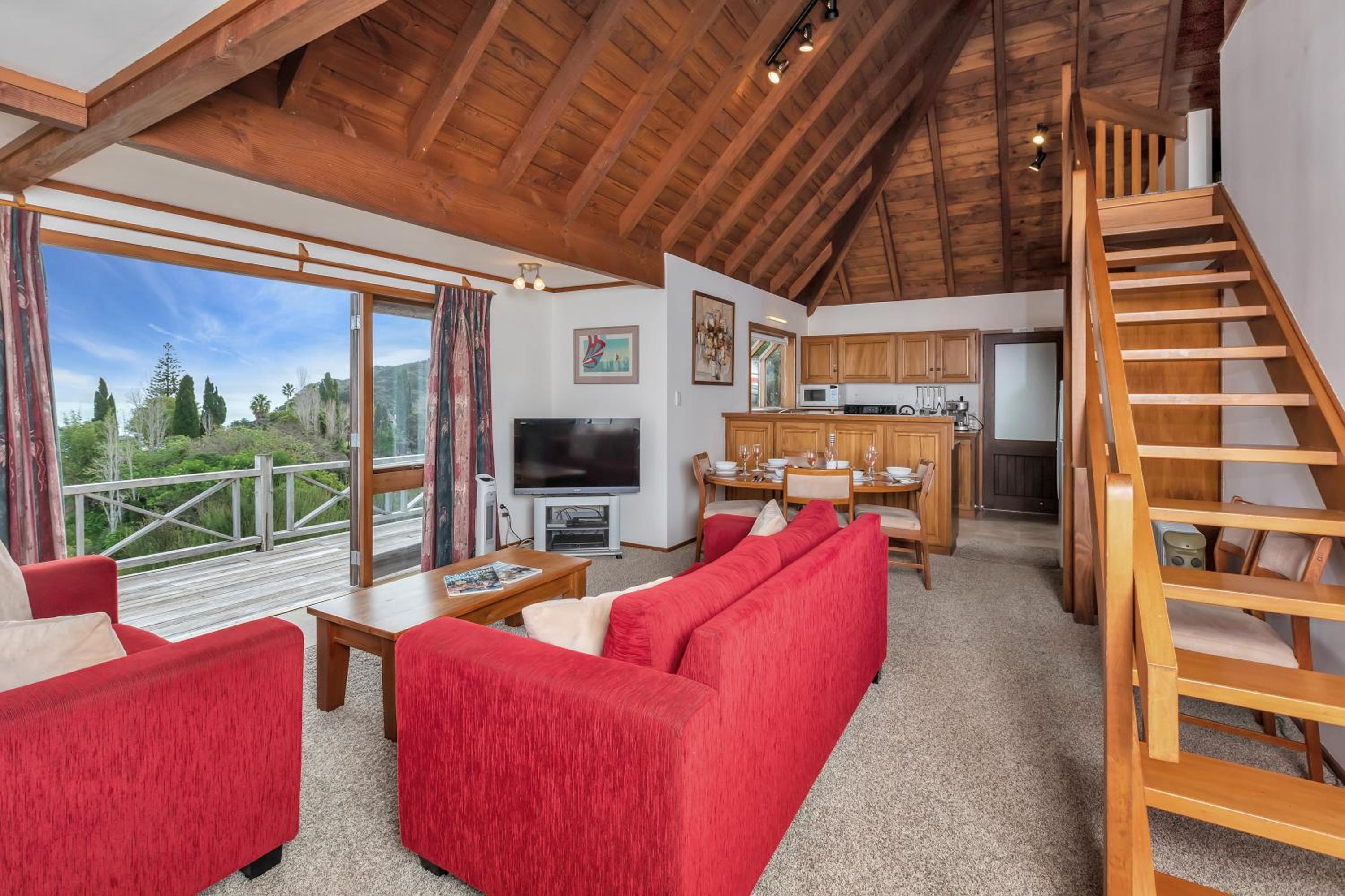 Te Maiki Retreat - Russell Holiday Home view 4