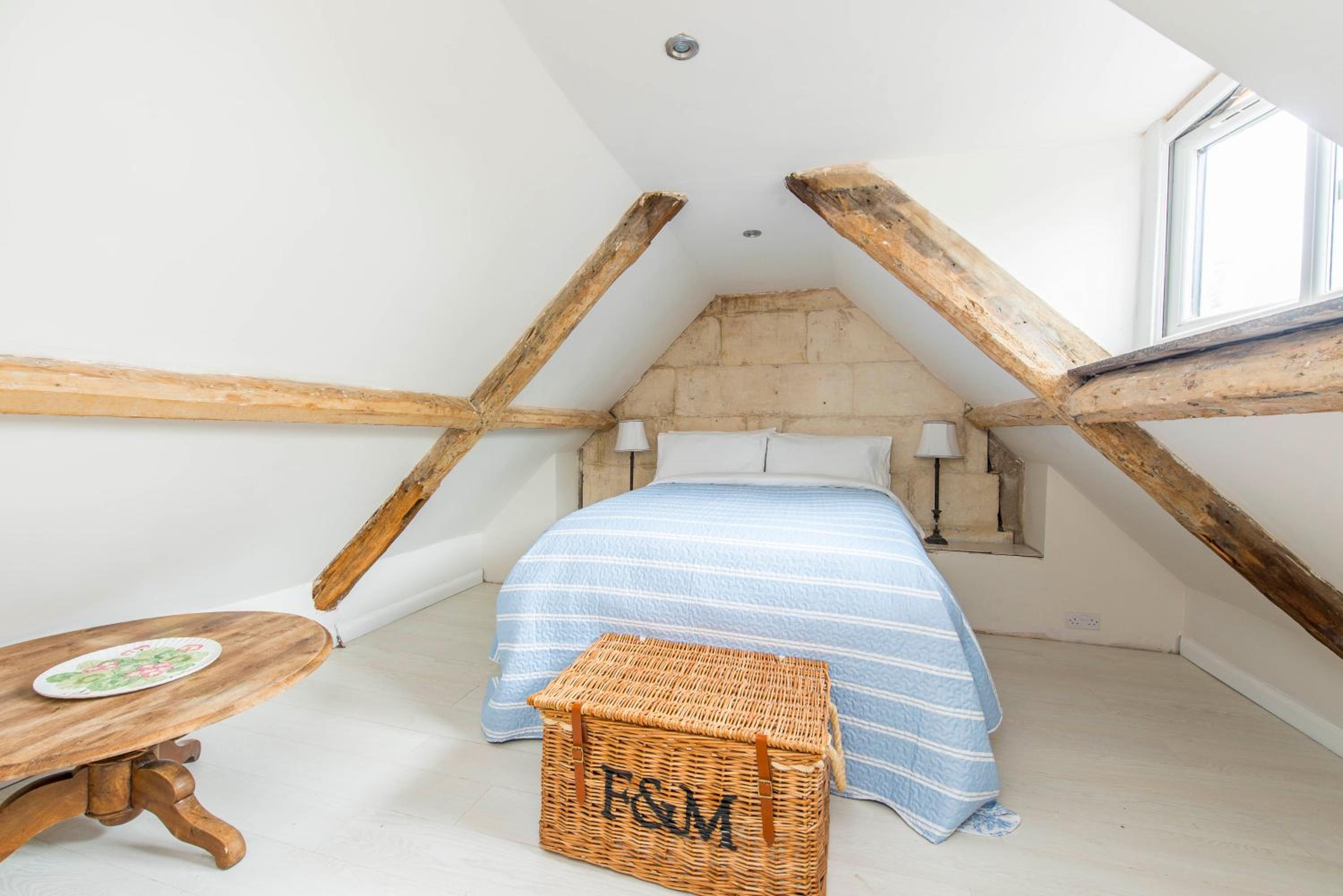 Charming two bedroom Maisonette