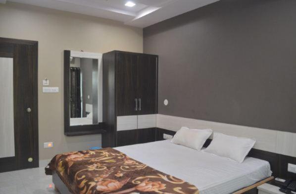 Premium hotel near Nagoa Beach view 3