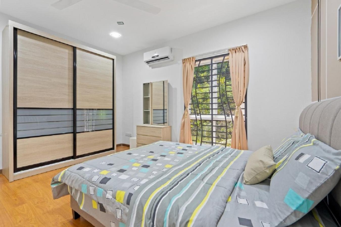 Suraya Homestay Semi-D view 5