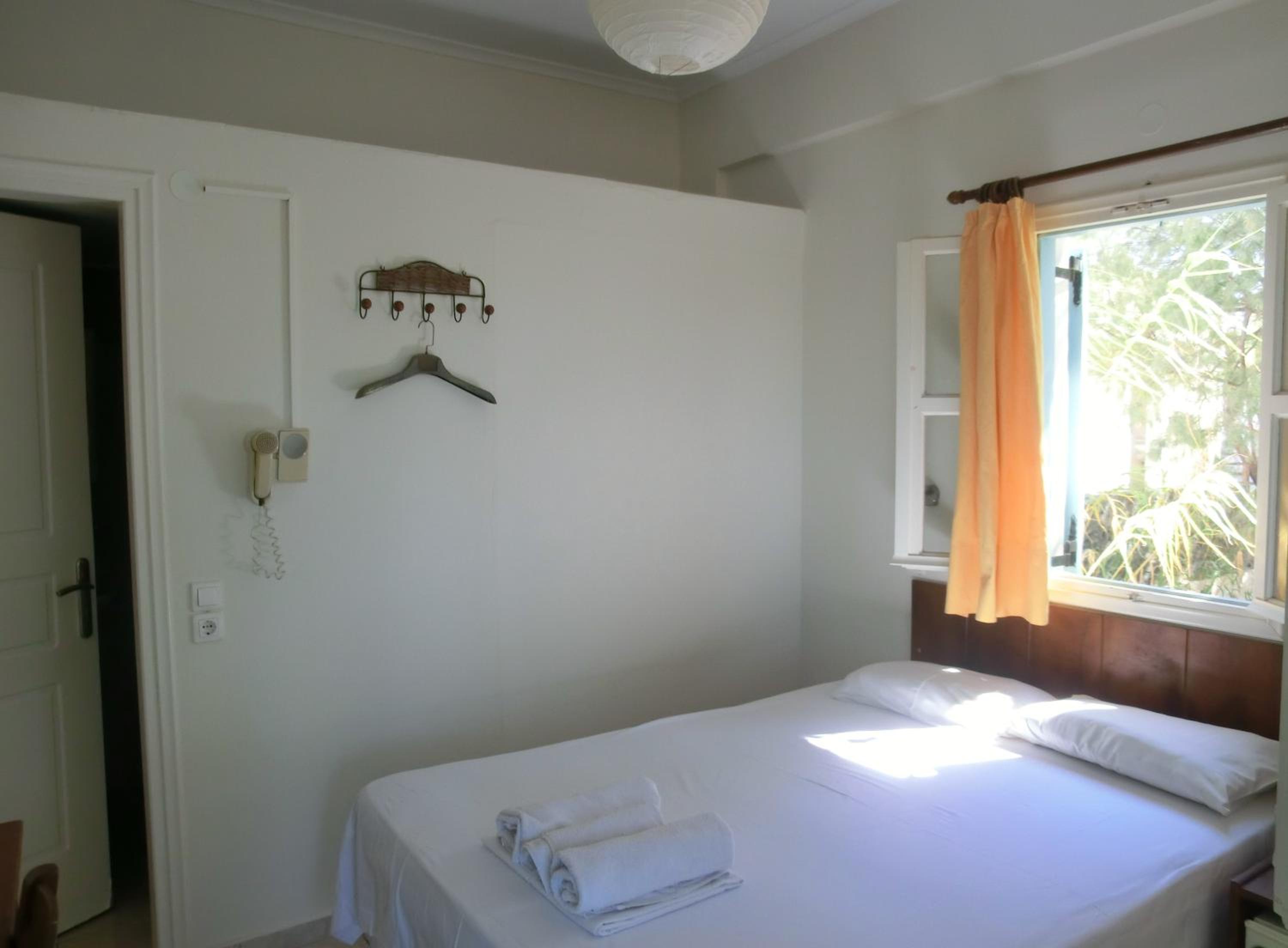 Santorini Camping & Hostel