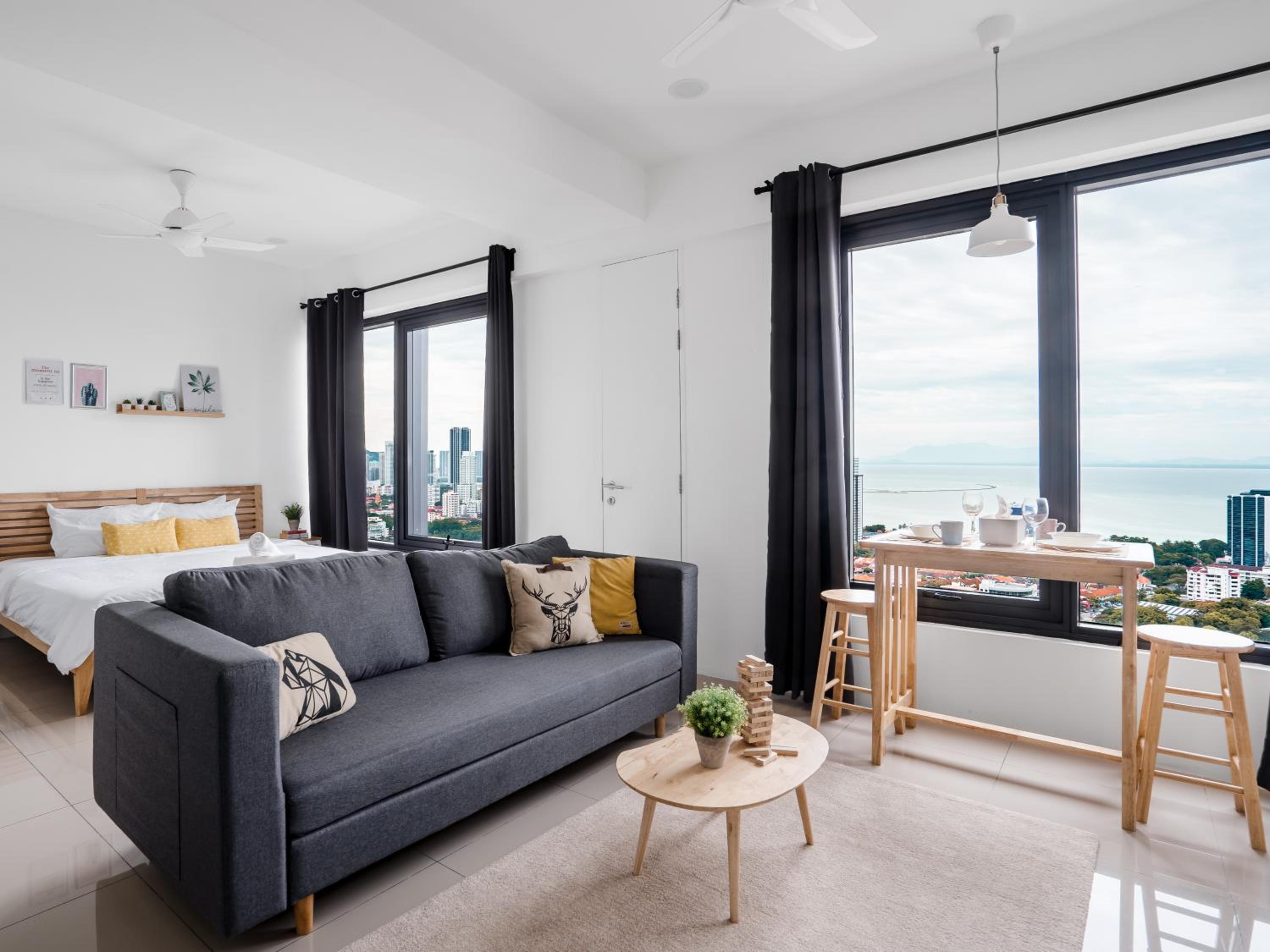 Muji Studio 1 - Seaview at 218 Tropicana Near Komtar Food Heaven with Netflix & TV Box photo 1