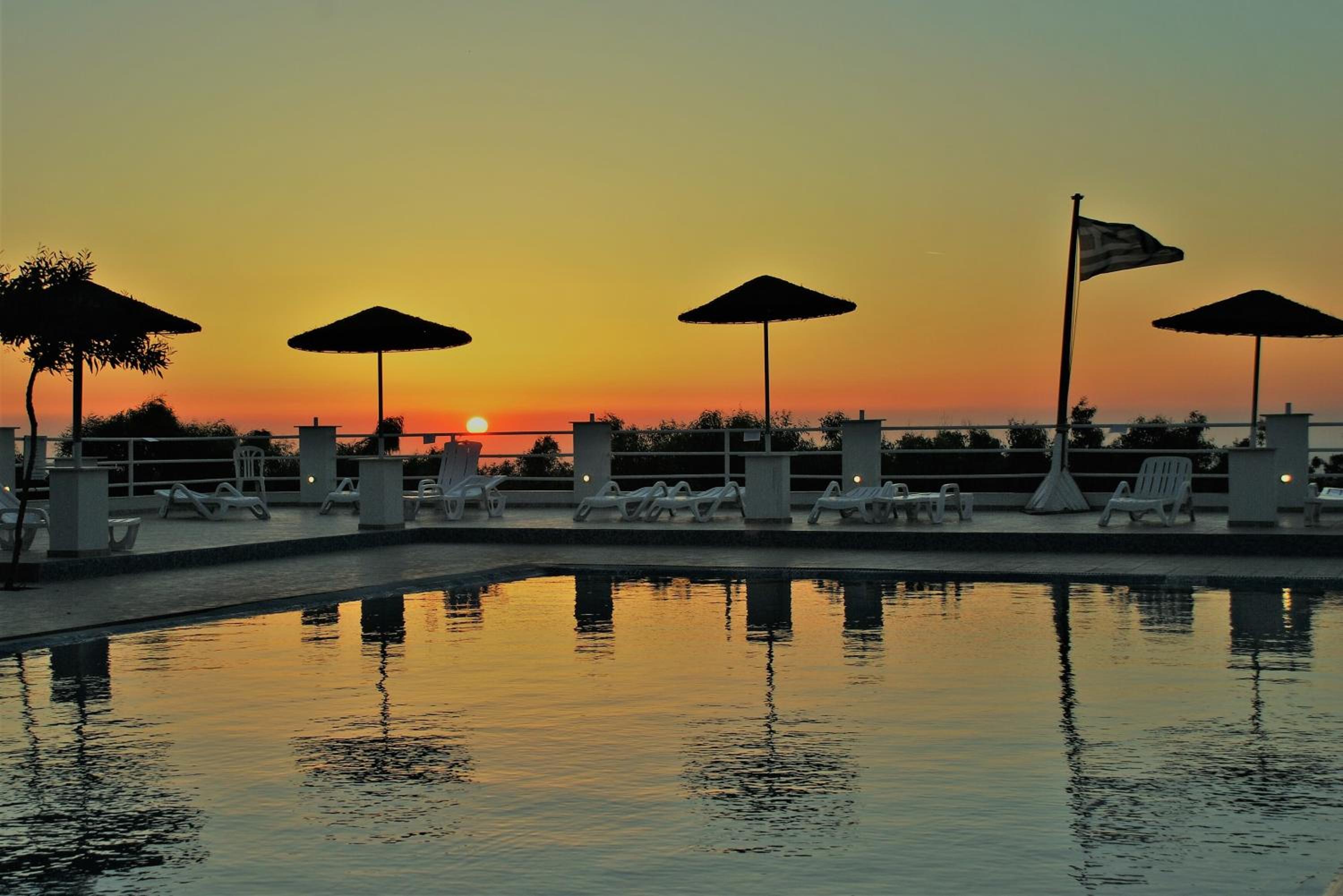 Santorini Camping & Hostel