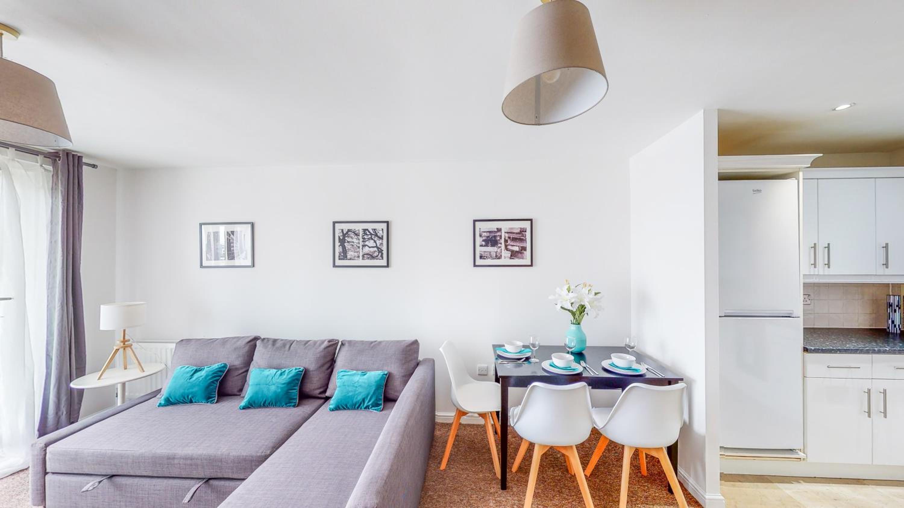 Two Bedrooms Apartment By Vesta Serviced Accommodation & Short Lets Hatfield With Free WiFi view 2