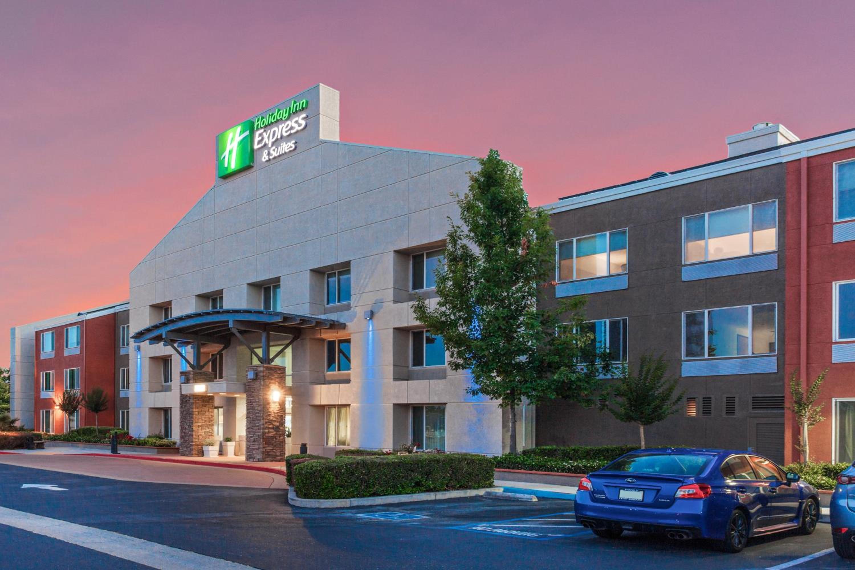 Hotel Holiday Inn Express & Suites Elk Grove West I-5 By Ihg