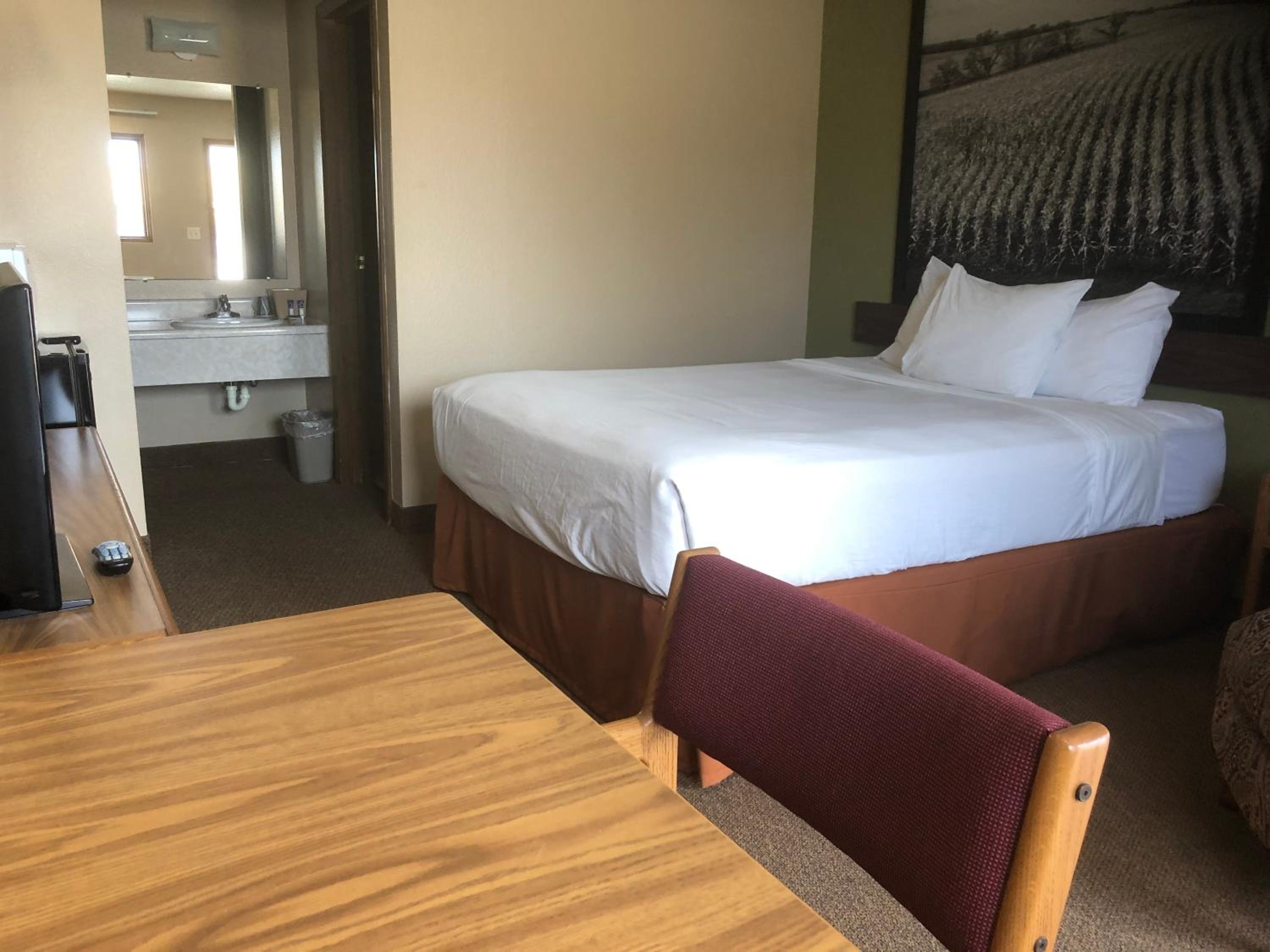 Americas Best Value Inn Onawa view 3
