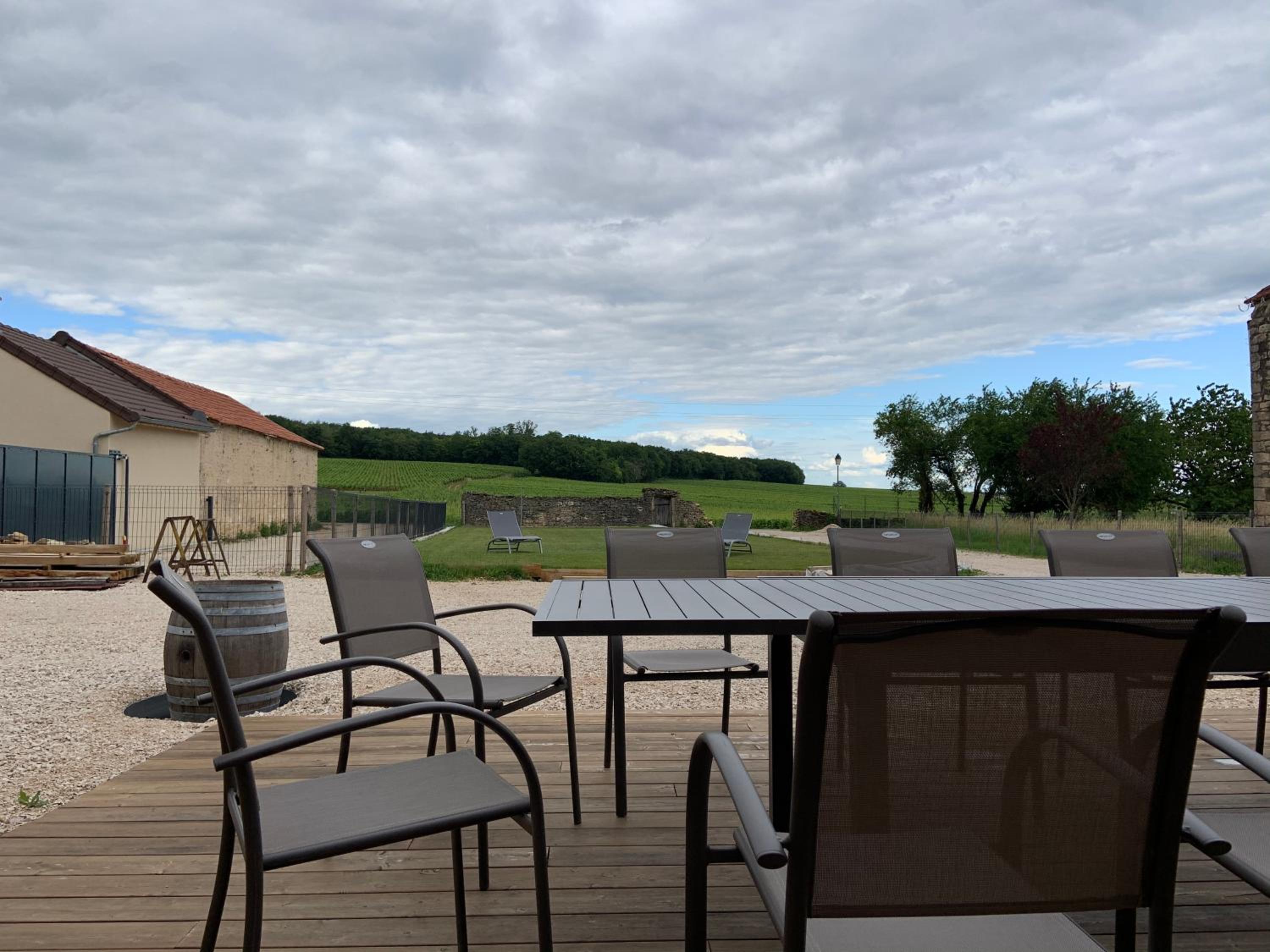 Aux Cortons - Maison avec vue sur le vignoble view 3