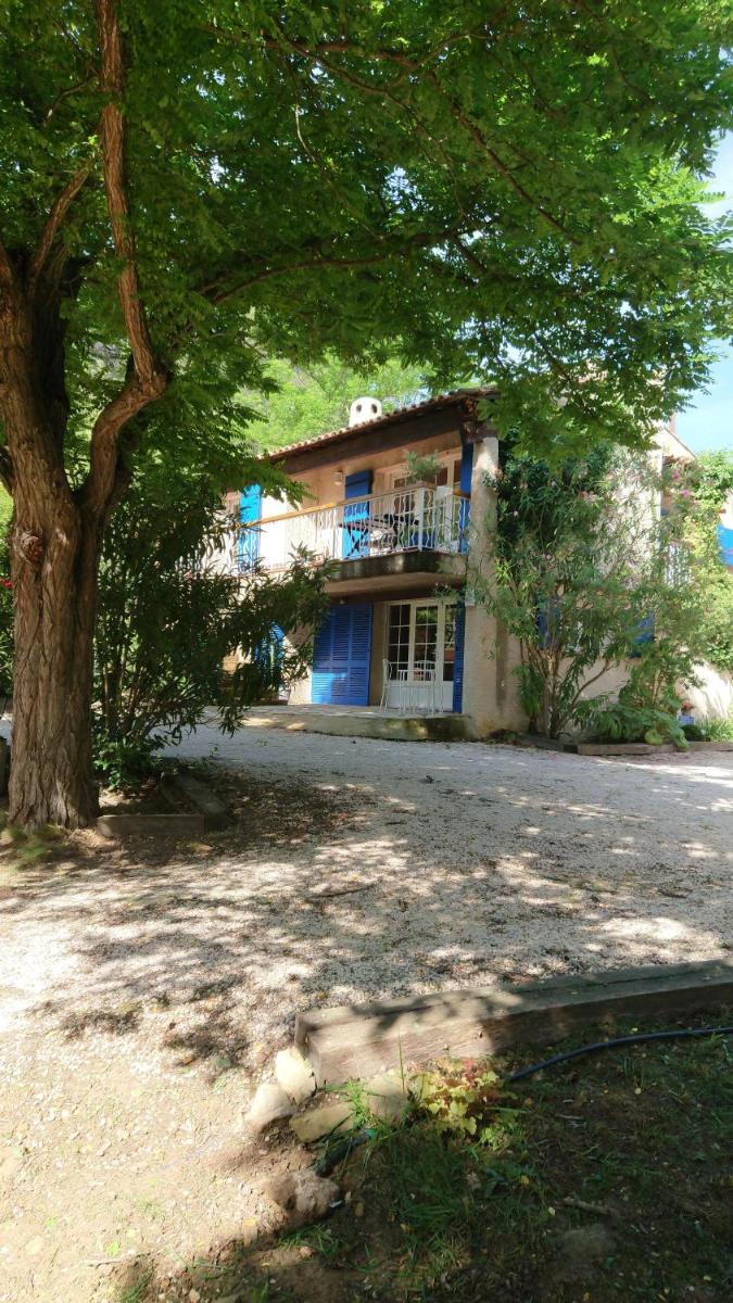 baraveou home in nature view 5