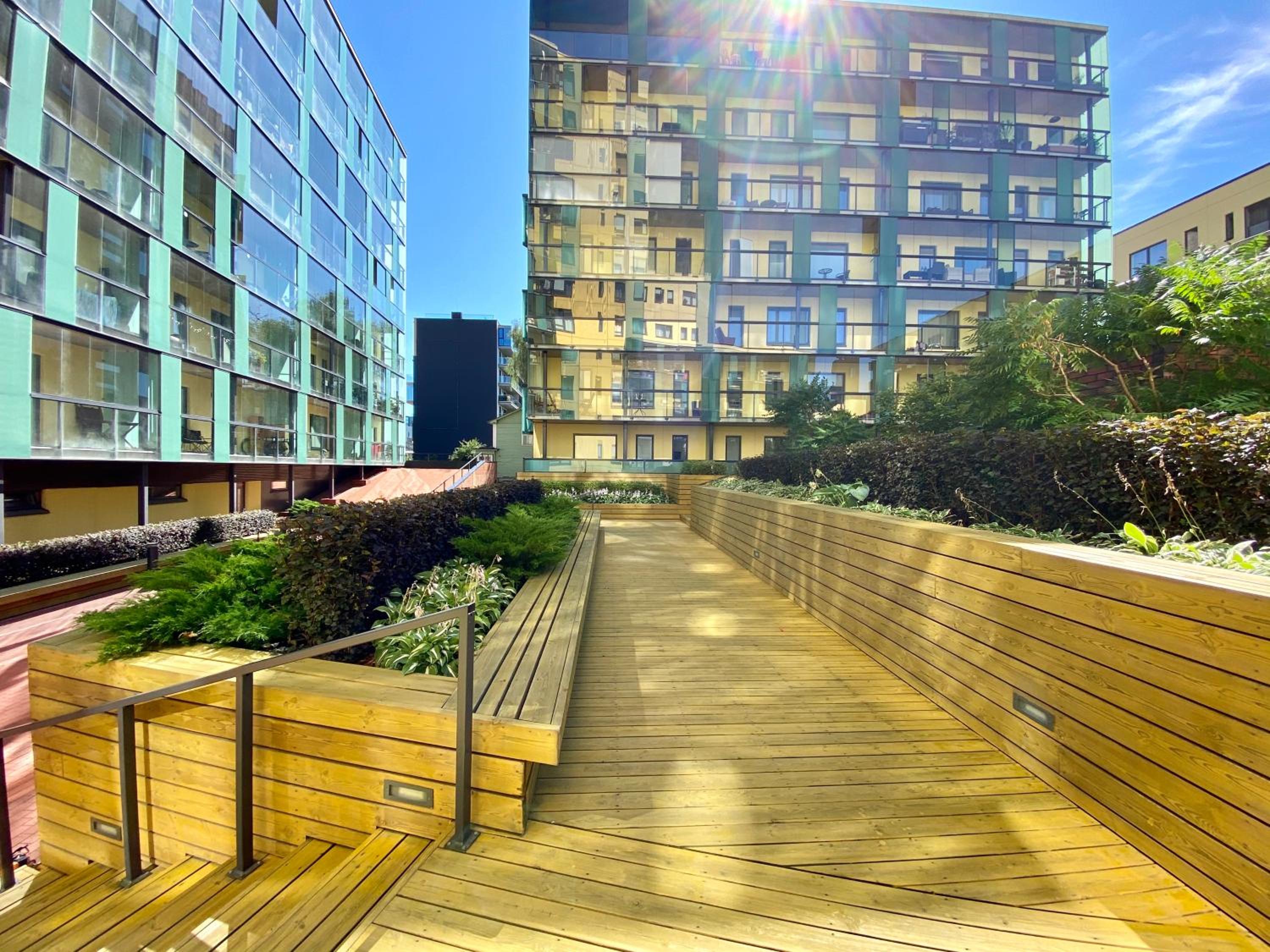 Charming City Centre Apartment with Free Parking and Spacious Balcony view 5