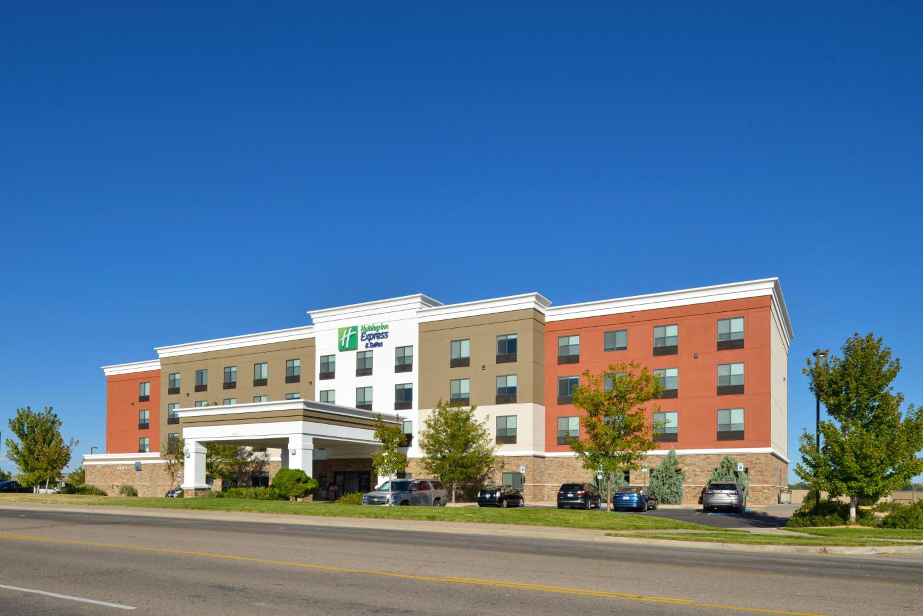 Hotel Holiday Inn Express & Suites Pueblo, an IHG Hotel - Image 1