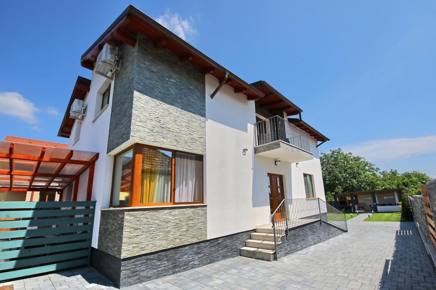 Casa Sorriso view 2