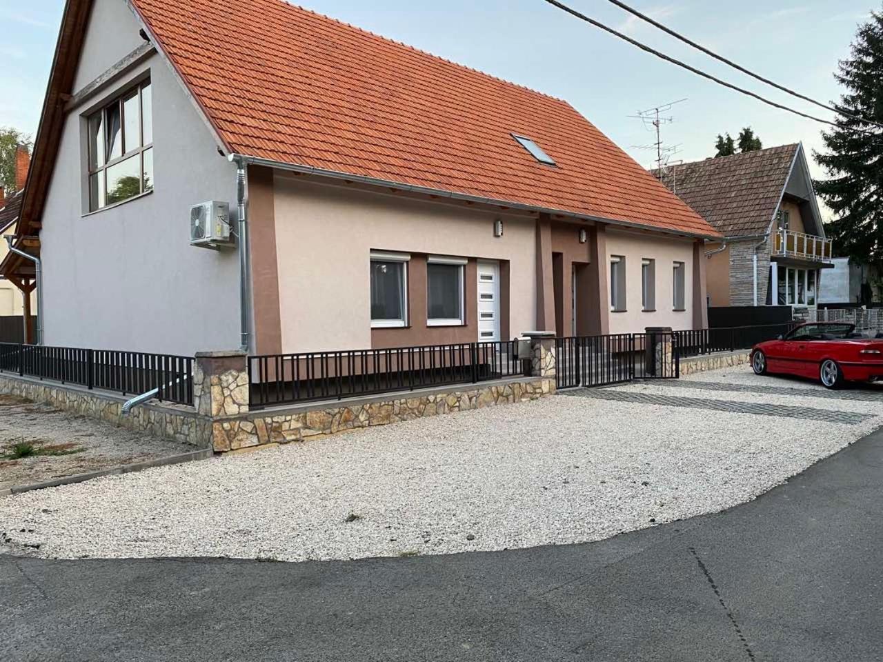 Napsugár Apartmanház view 4