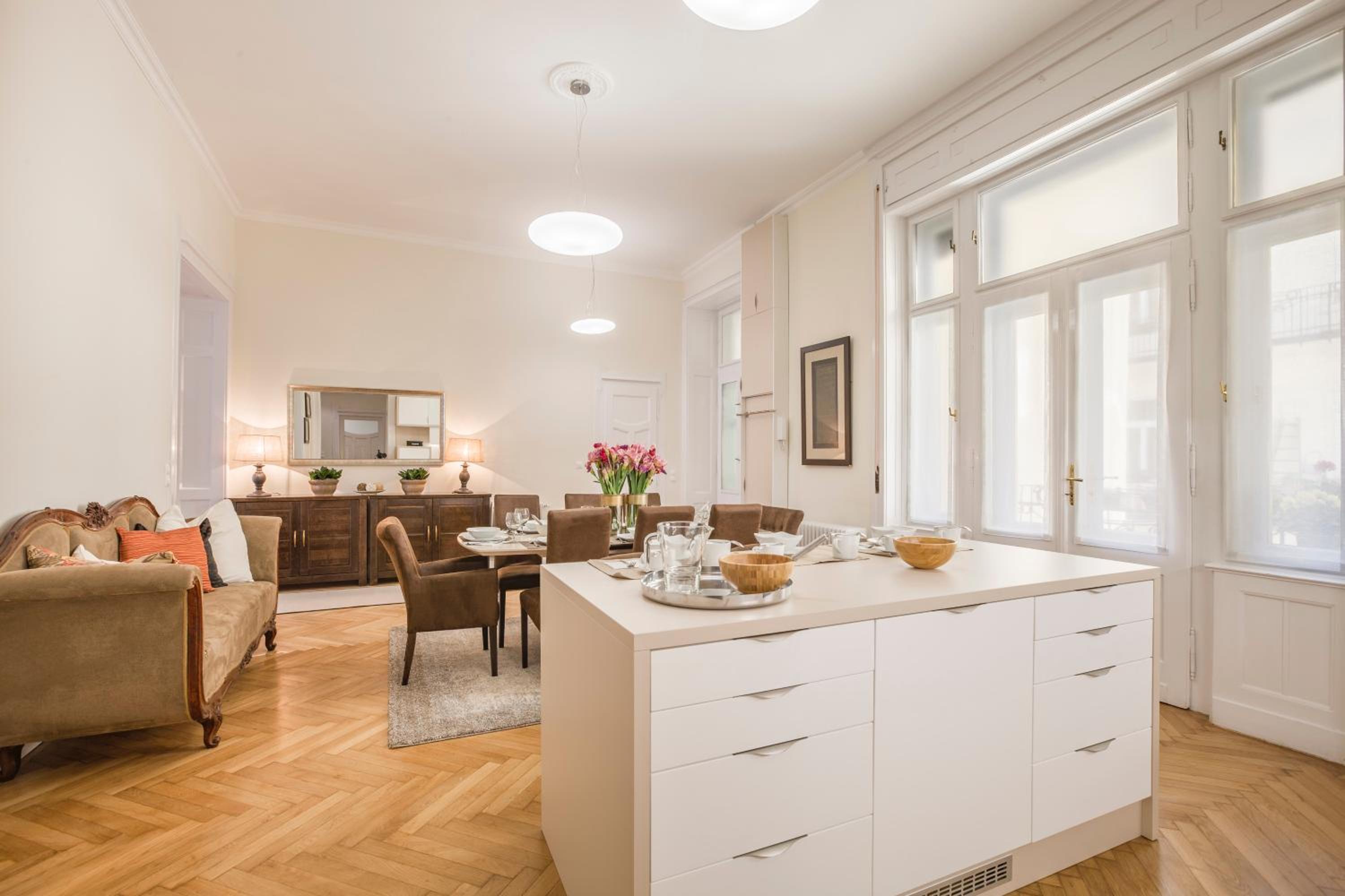 MODERNIZED Unique Huge Central Apartment On 135sqm view 4