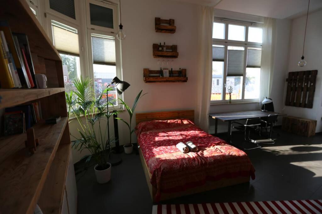 Luftiges Upcycling Studio im EG - Zentral