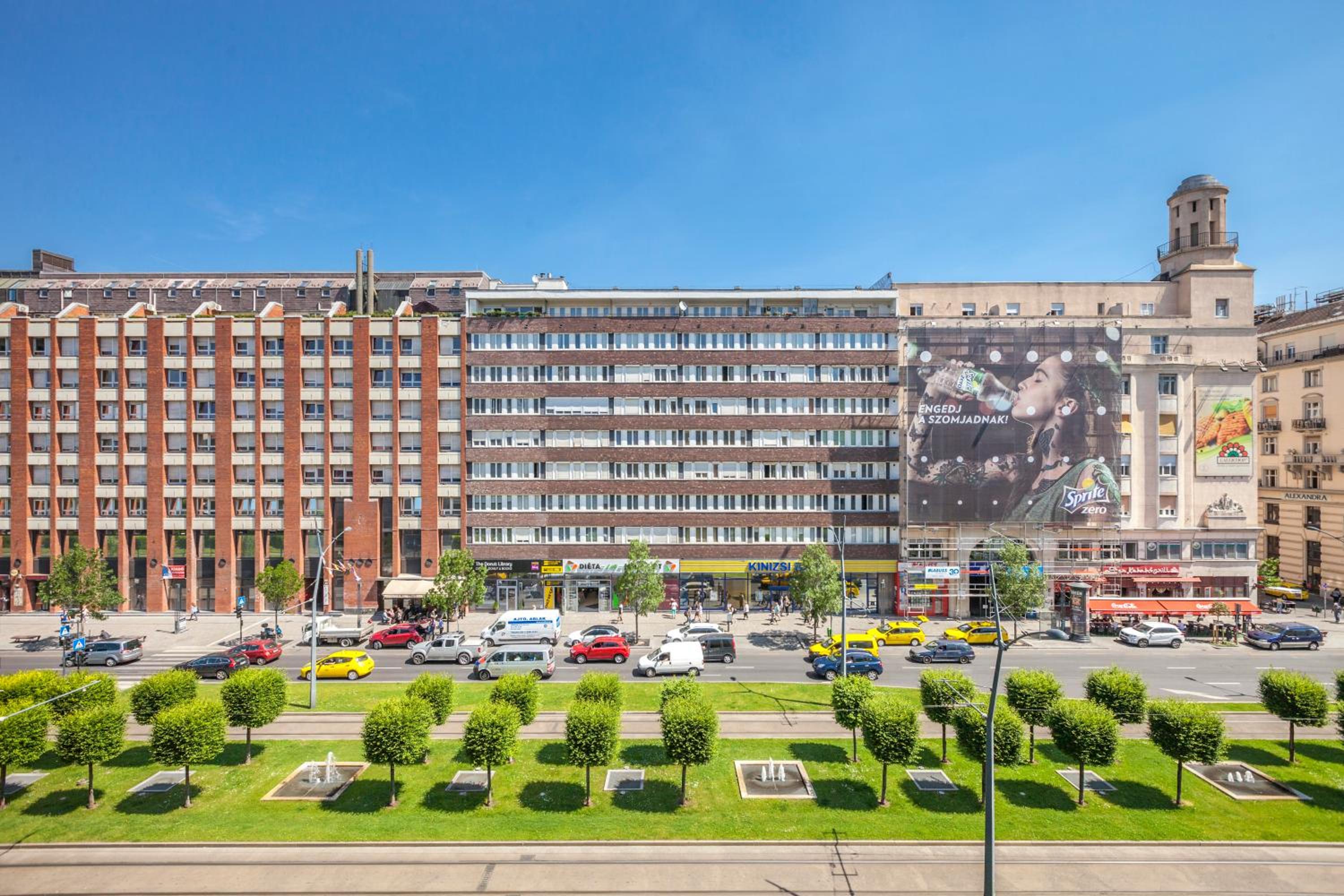 MODERNIZED Unique Huge Central Apartment On 135sqm view 3