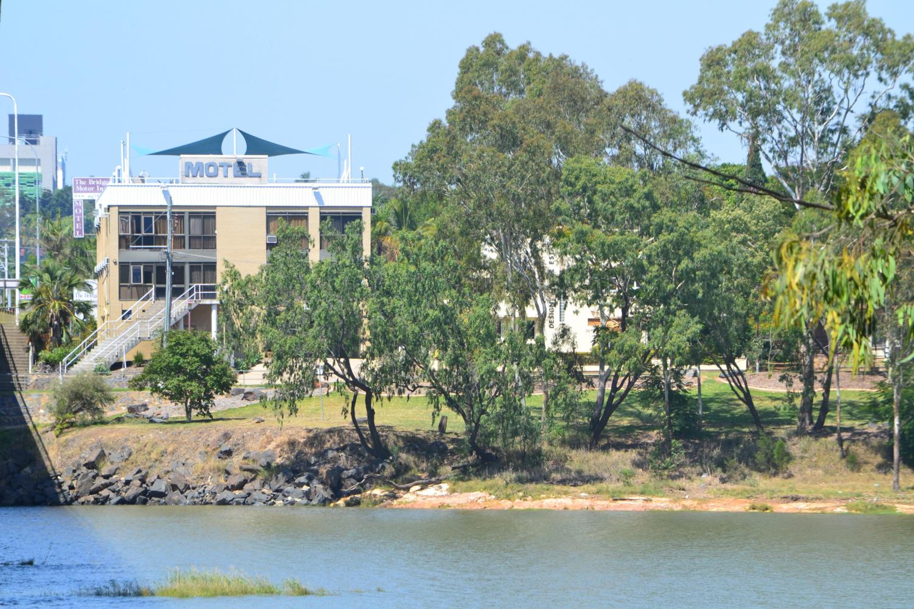 Rockhampton Riverside Central Hotel Official
