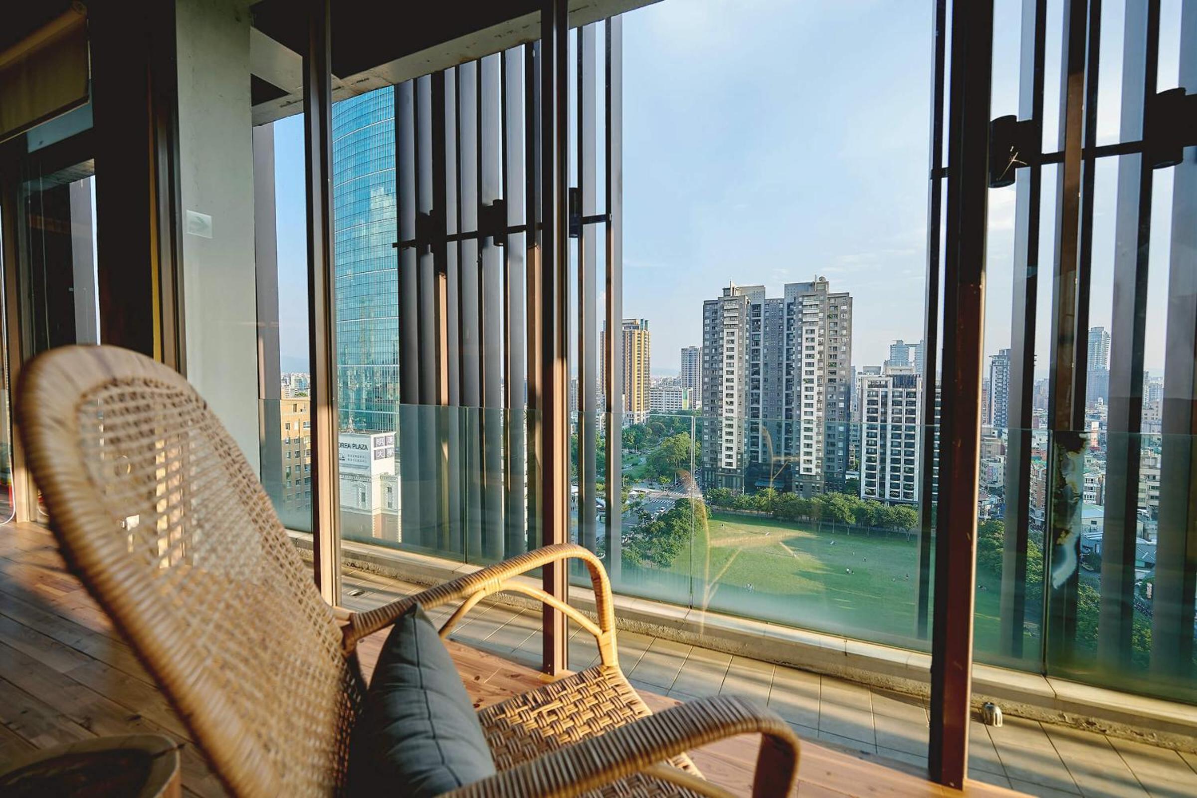 Star Hostel Taichung Parklane view 2