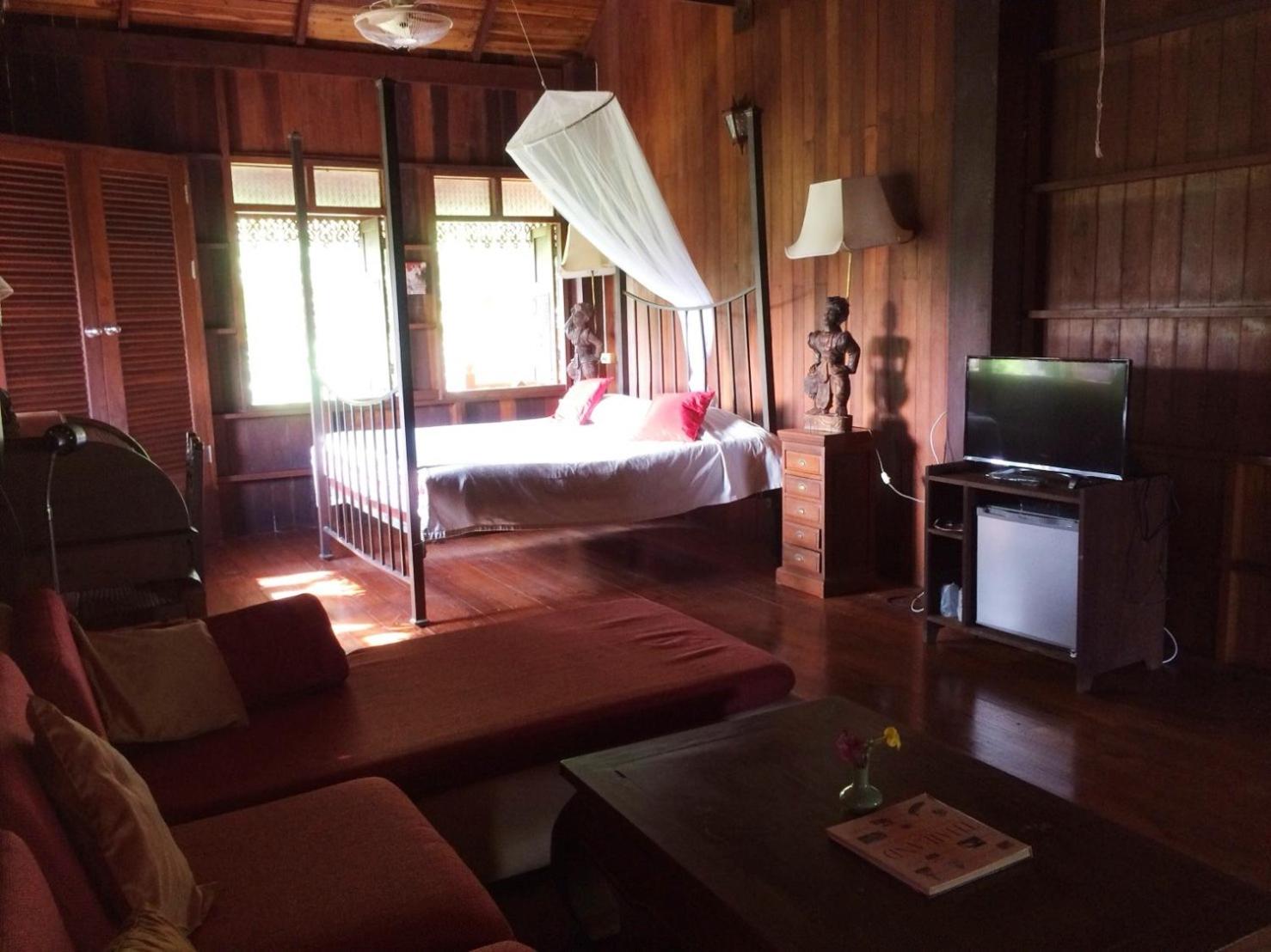 Ruen Thai Rim Haad