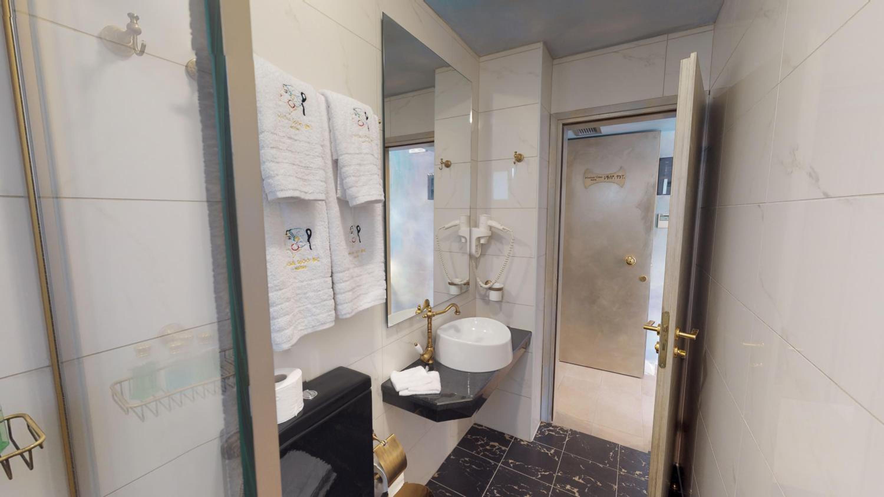 Leda Suites