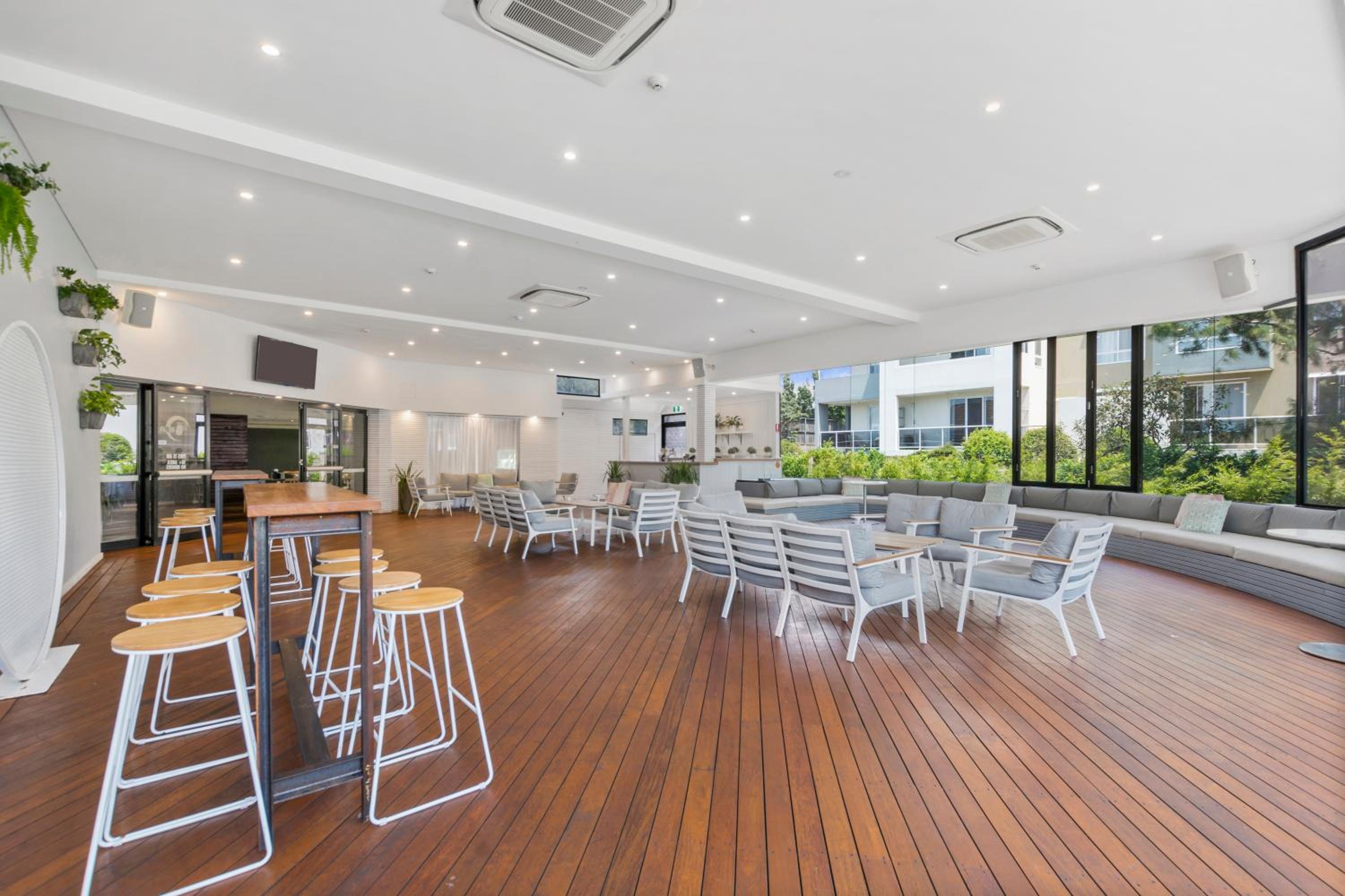 Wollongong Vacations - Comfort Inn Towradgi Beach - Property Image 3