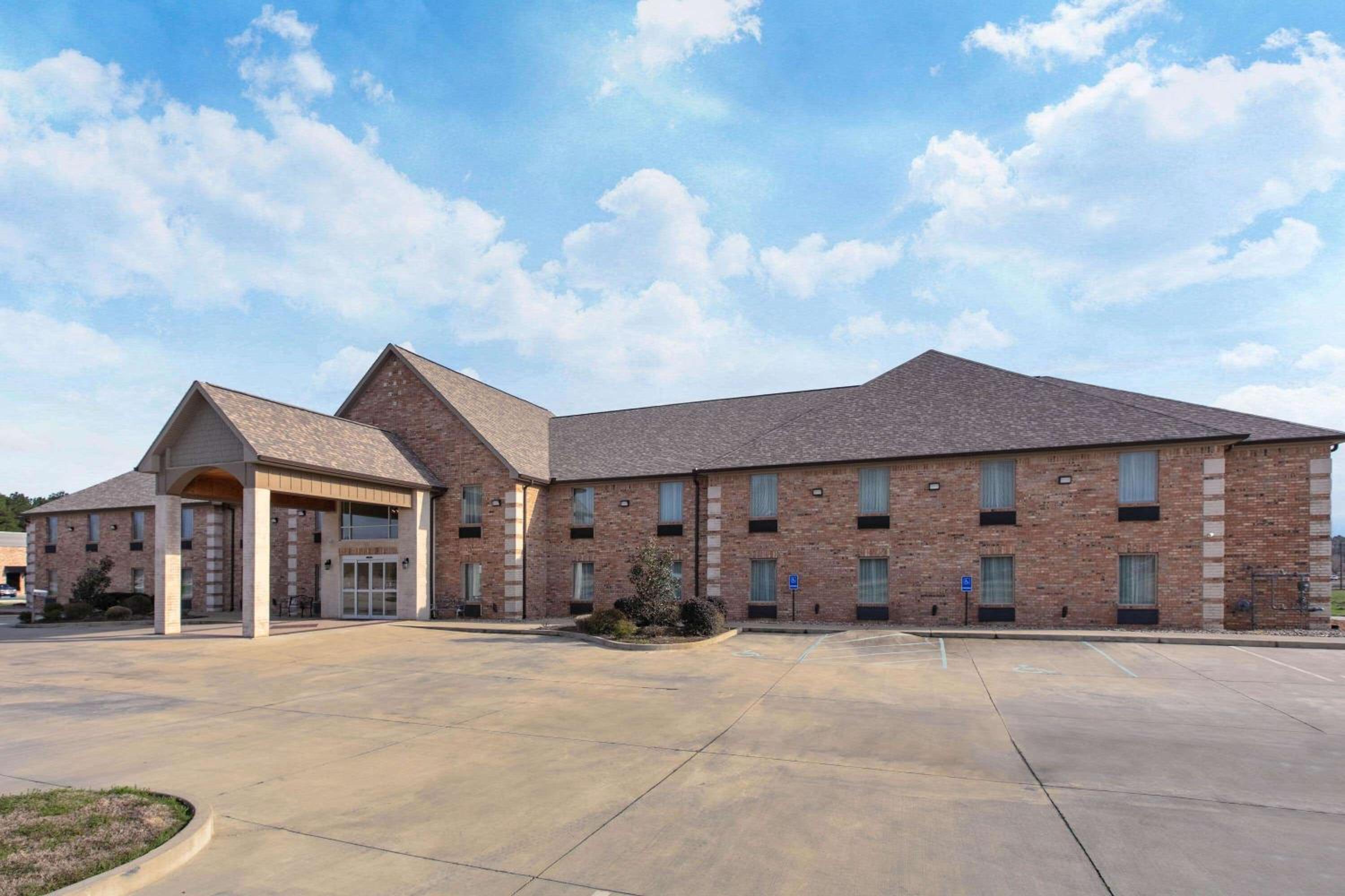 Days Inn & Suites by Wyndham Florence/Jackson Area