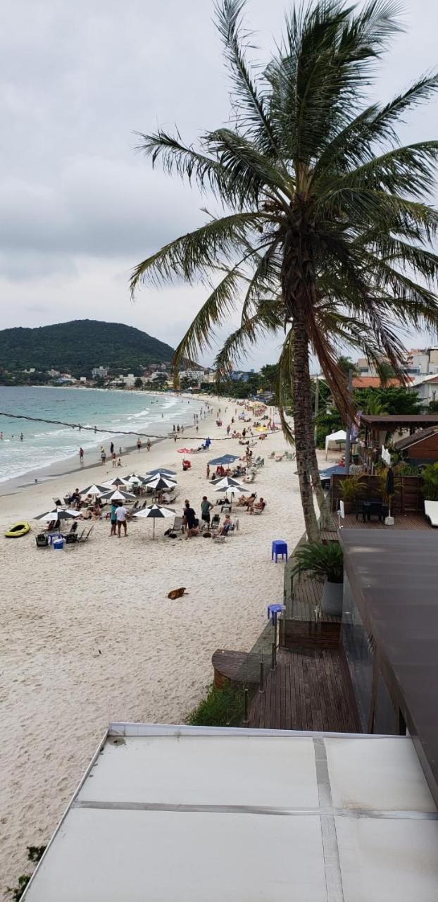 Apartamento Frente Mar com 02 suítes