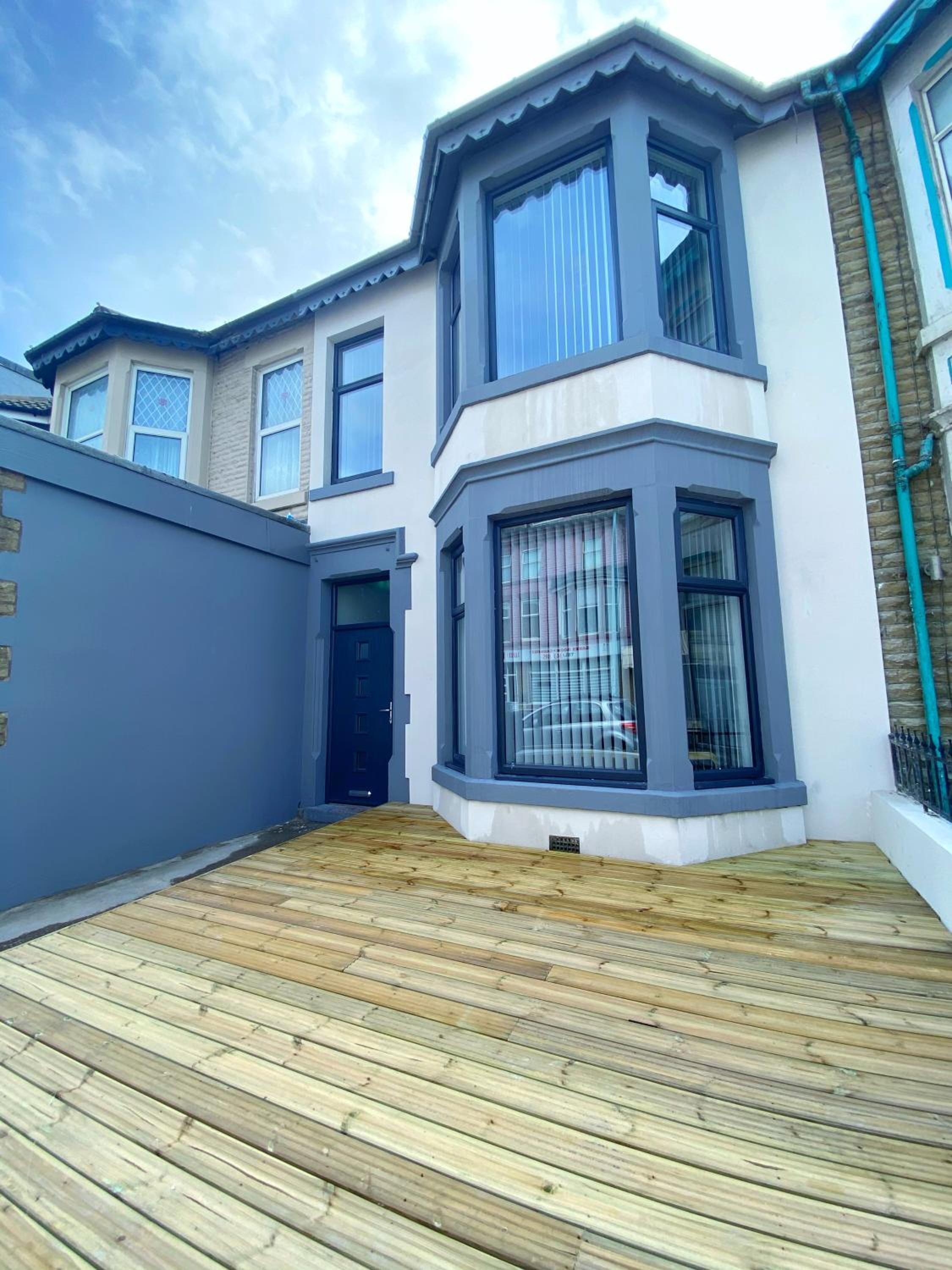 Mayfair Suite Sasco Apartments