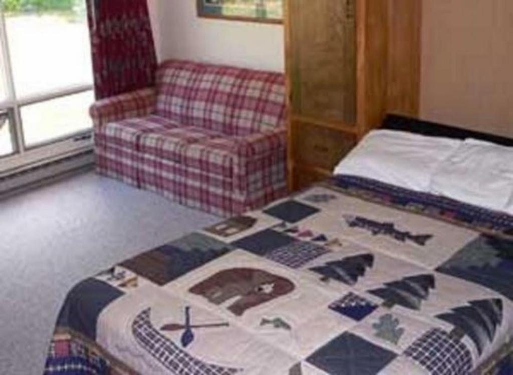 Evergreen Valley Inn