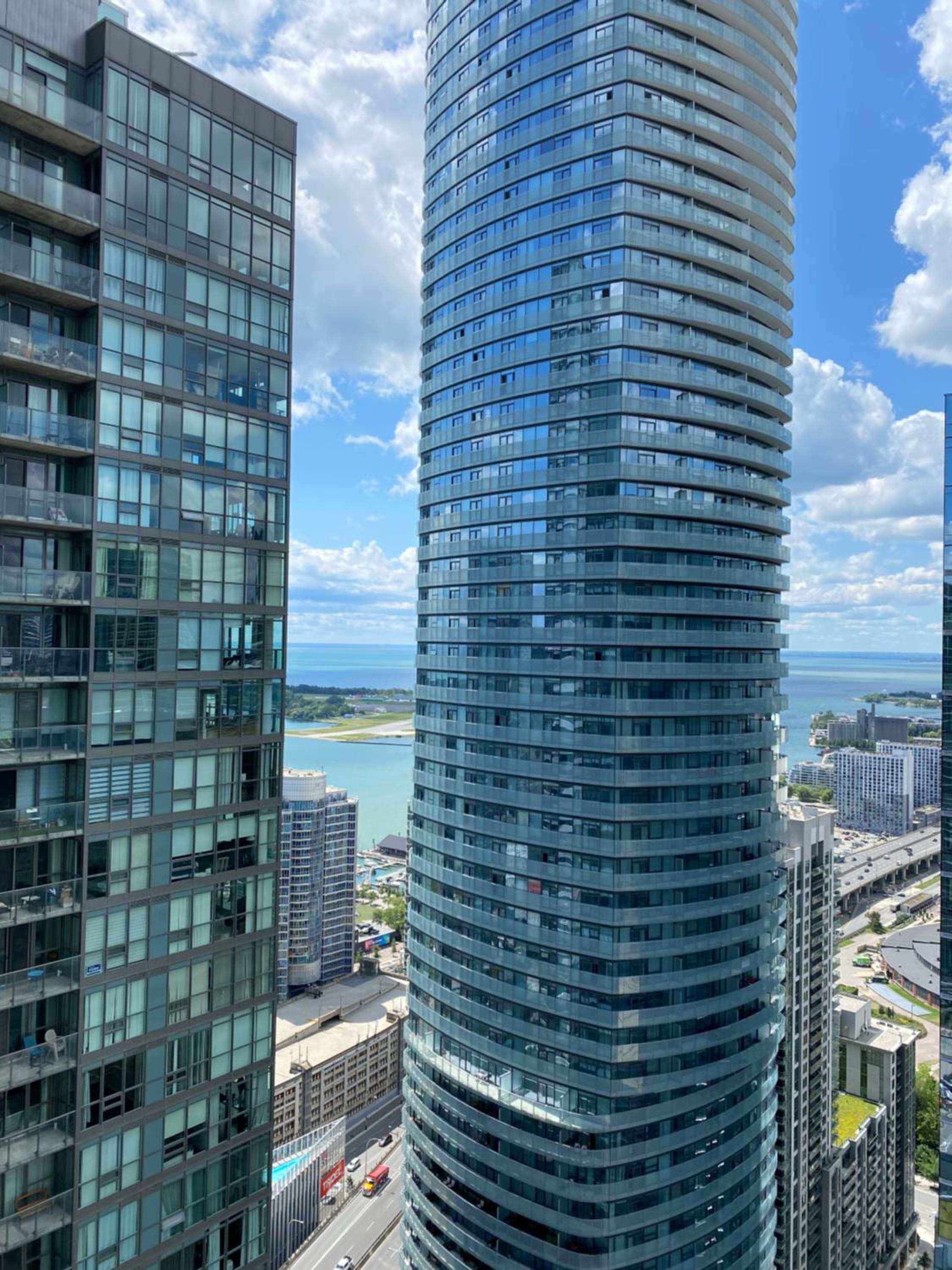 Toronto CN Tower Maple Leaf Square Luxurious 2 Bedroom Condo