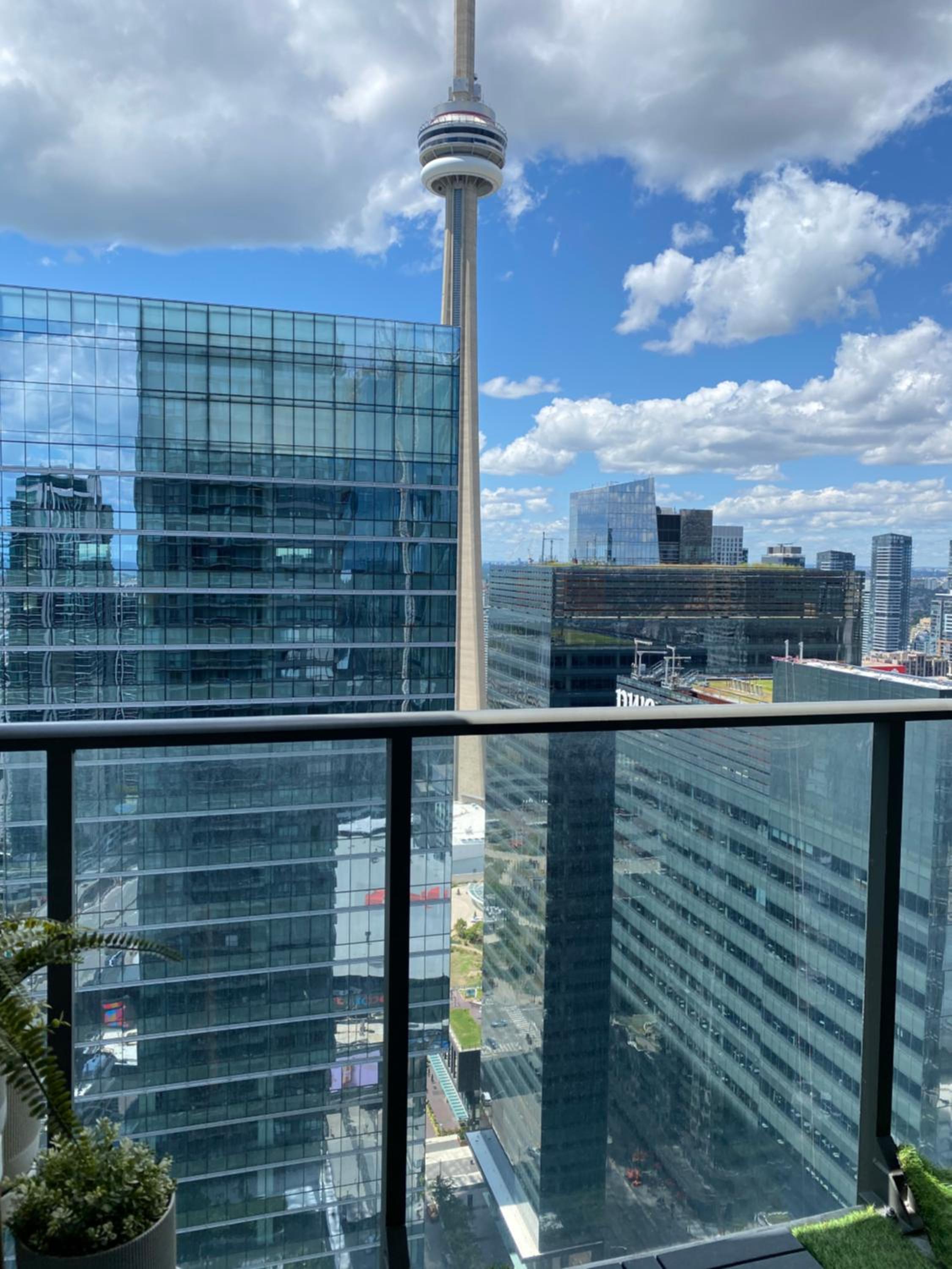 Toronto CN Tower Maple Leaf Square Luxurious 2 Bedroom Condo