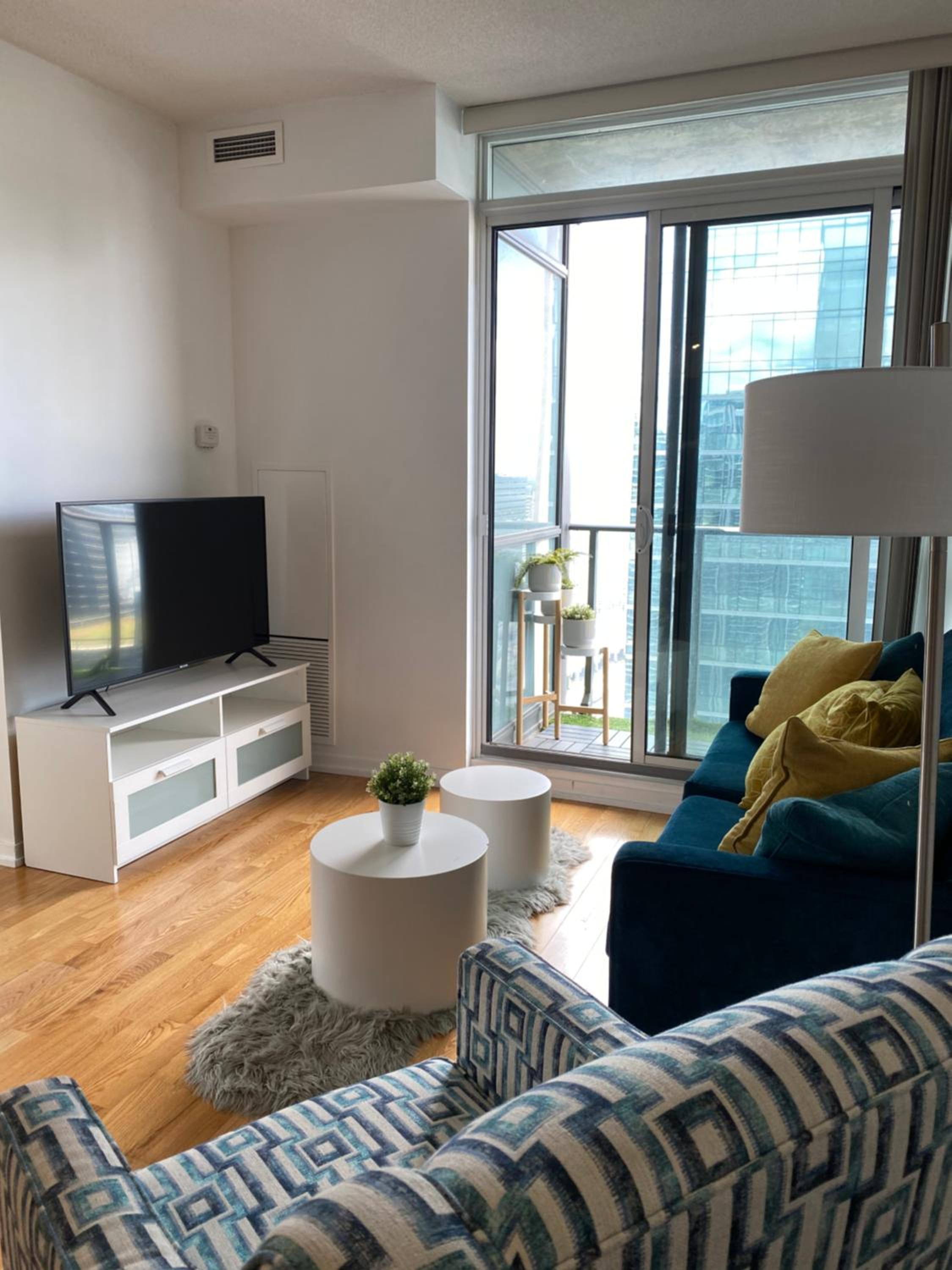 Toronto CN Tower Maple Leaf Square Luxurious 2 Bedroom Condo