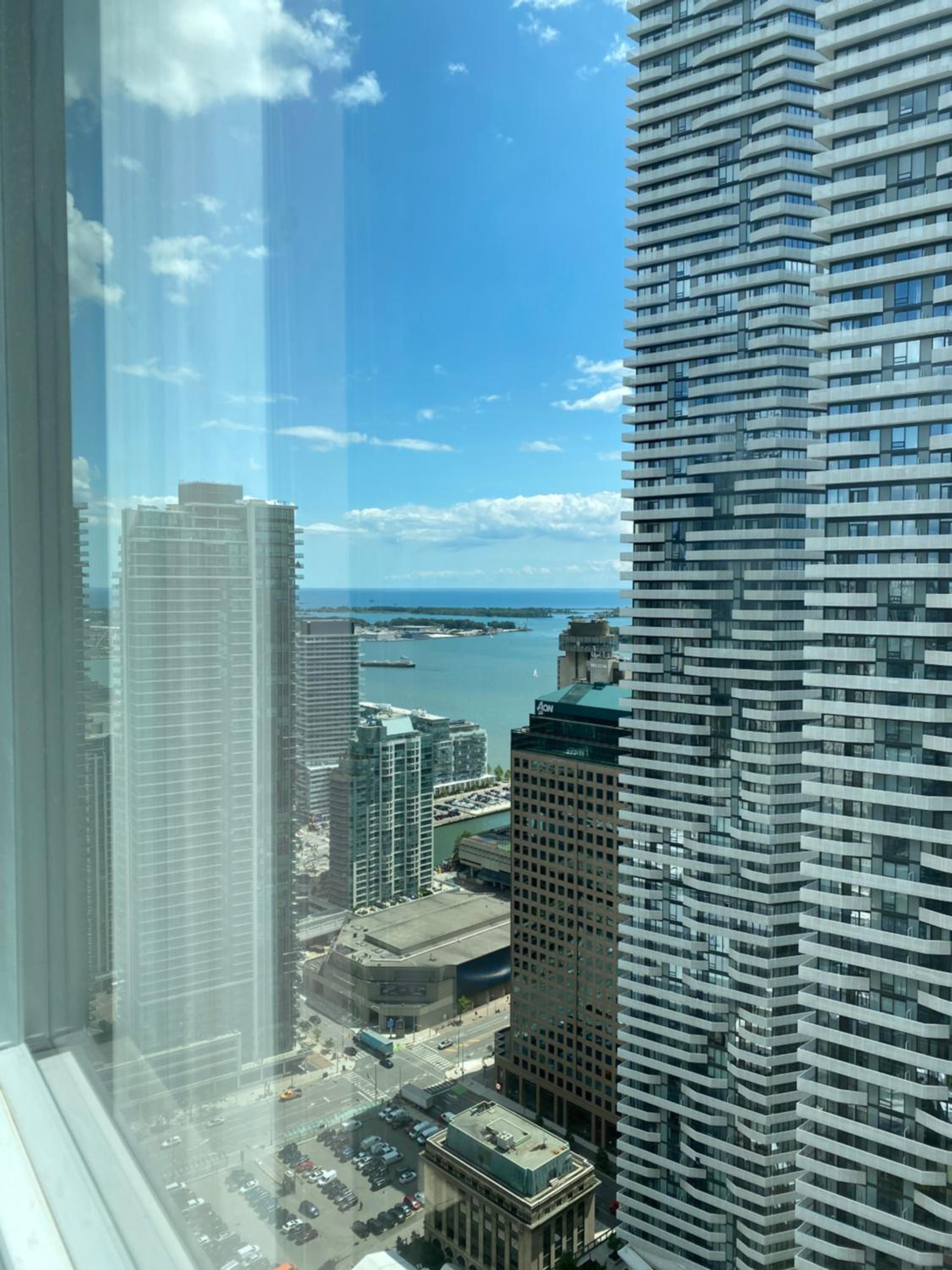 Toronto CN Tower Maple Leaf Square Luxurious 2 Bedroom Condo