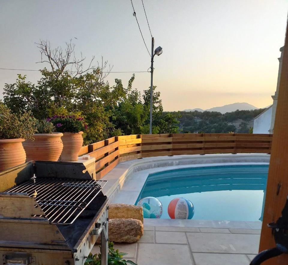 Villa Kaladare - Private Pool & Quiet Relaxing Stay