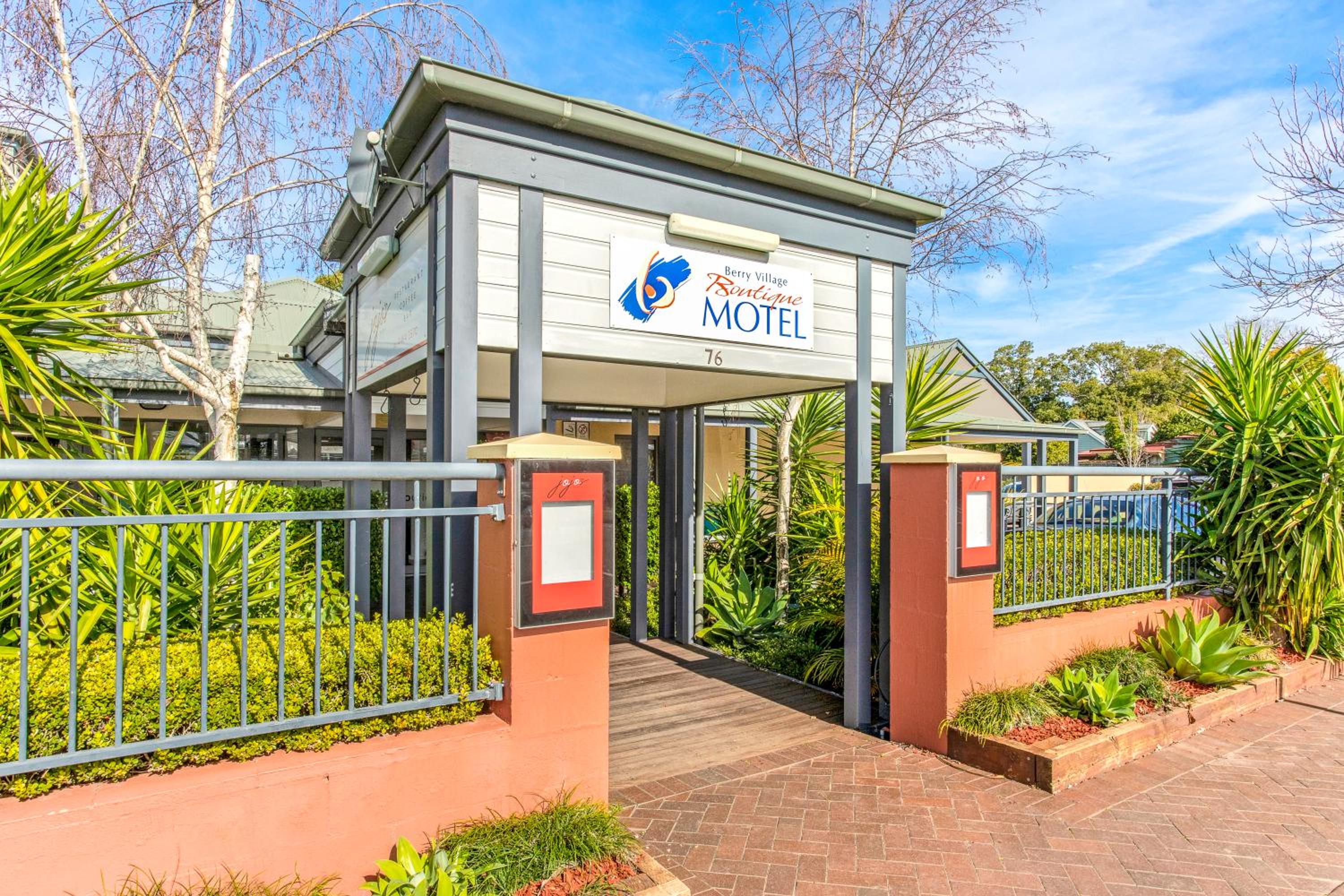 Hotel Berry Village Boutique Motel - Image 1