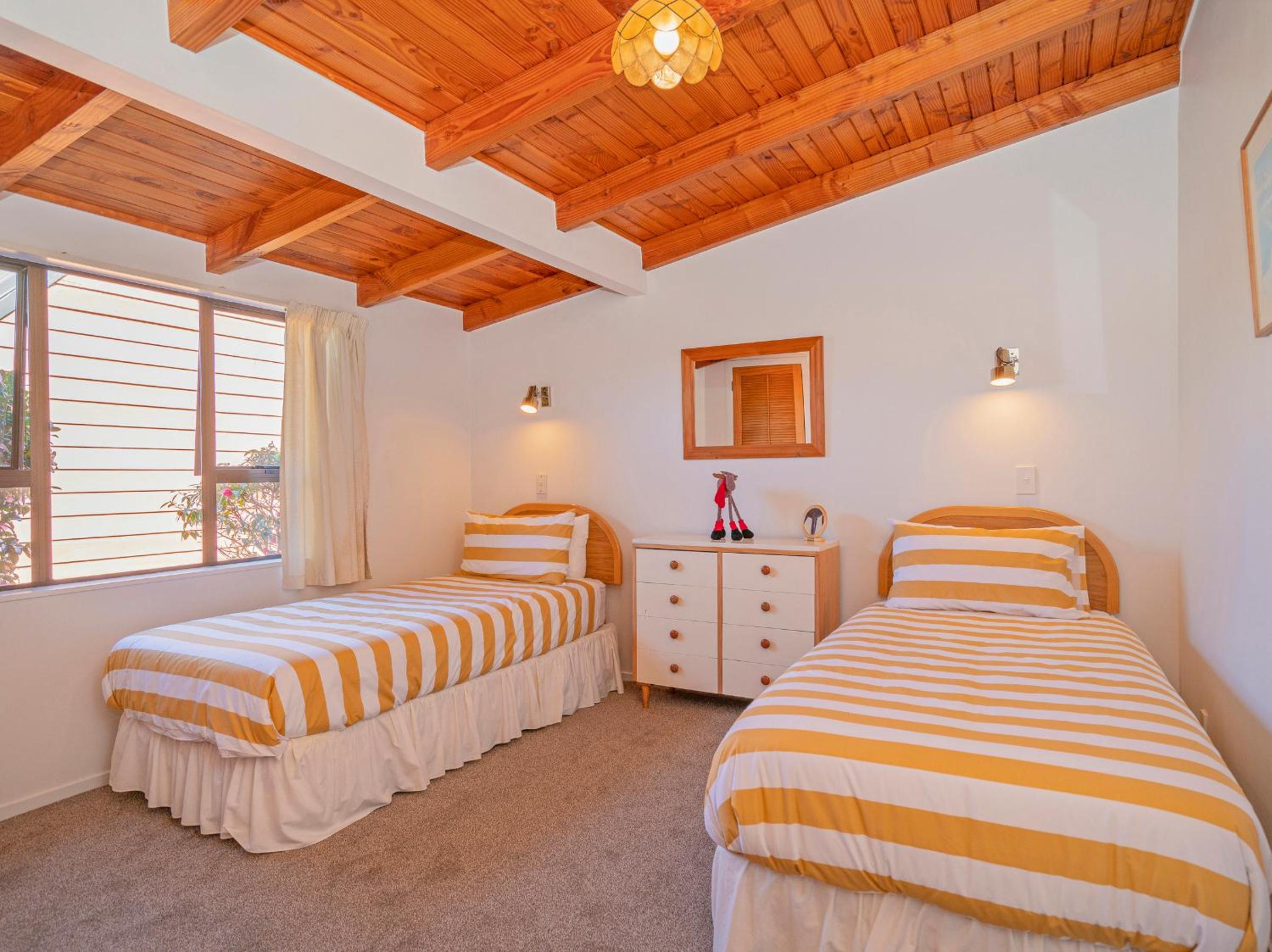 Sea Breeze Sanctuary - Pauanui Holiday Home