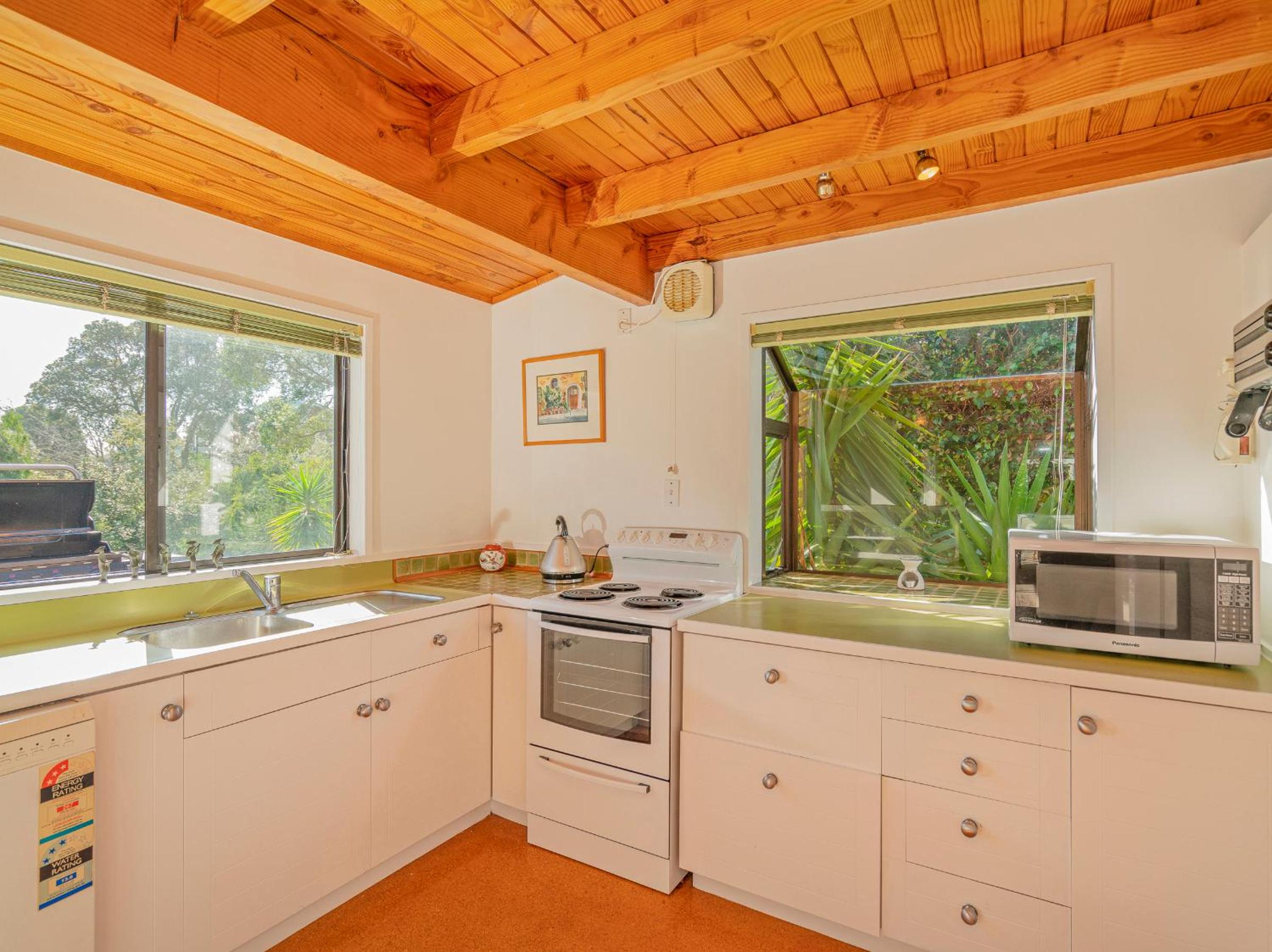 Sea Breeze Sanctuary - Pauanui Holiday Home