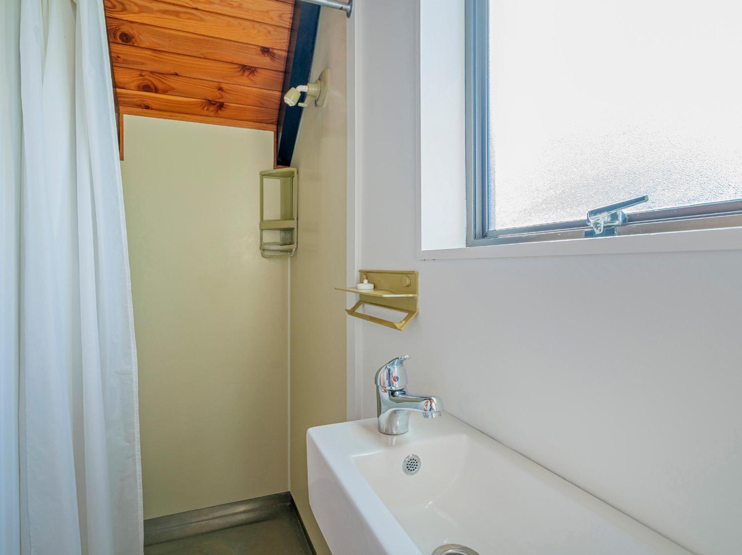 Sea Breeze Sanctuary - Pauanui Holiday Home