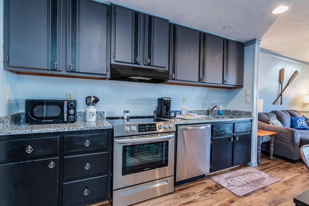 Lake Front King Suite: Full Kitchen-Lakefront Deck- Shared Hot Tub view 4