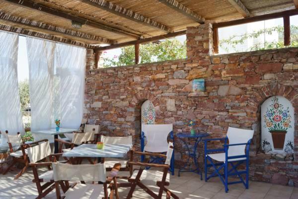 Theasis Sifnos Apartments
