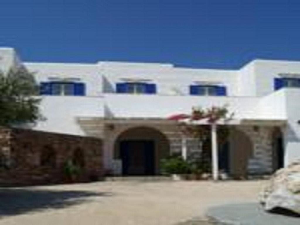 Theasis Sifnos Apartments