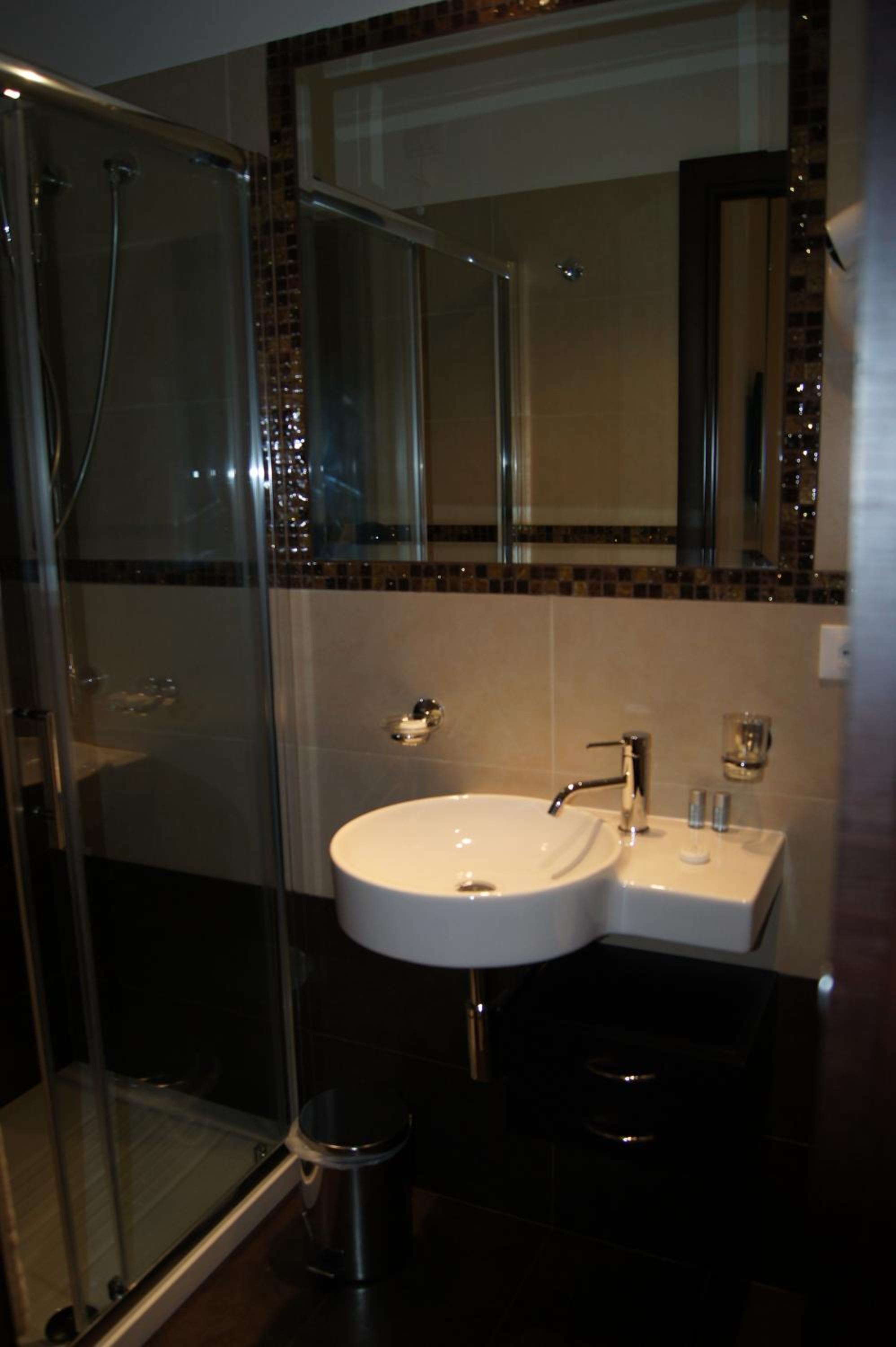 Mia Suites