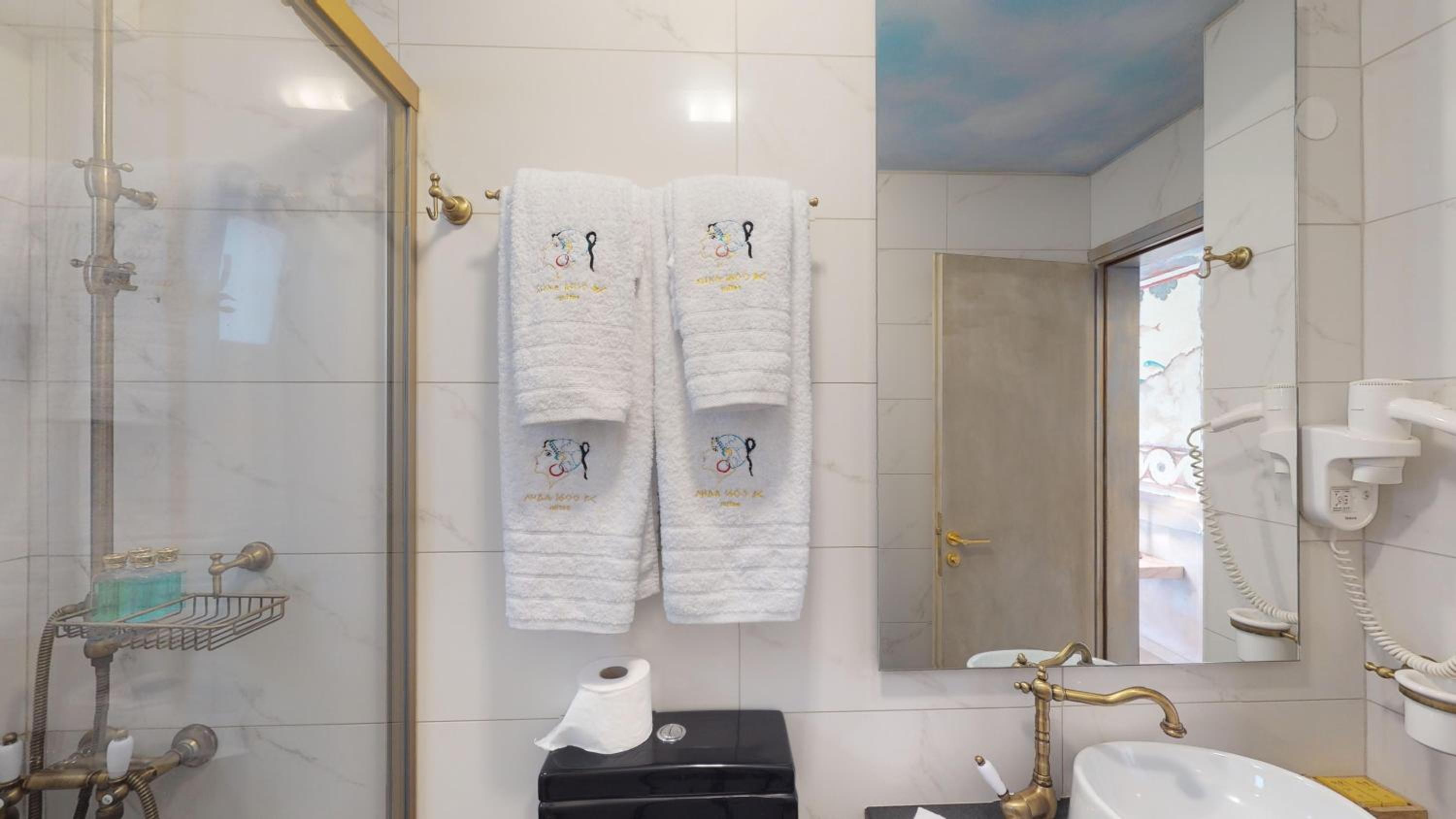 Leda Suites