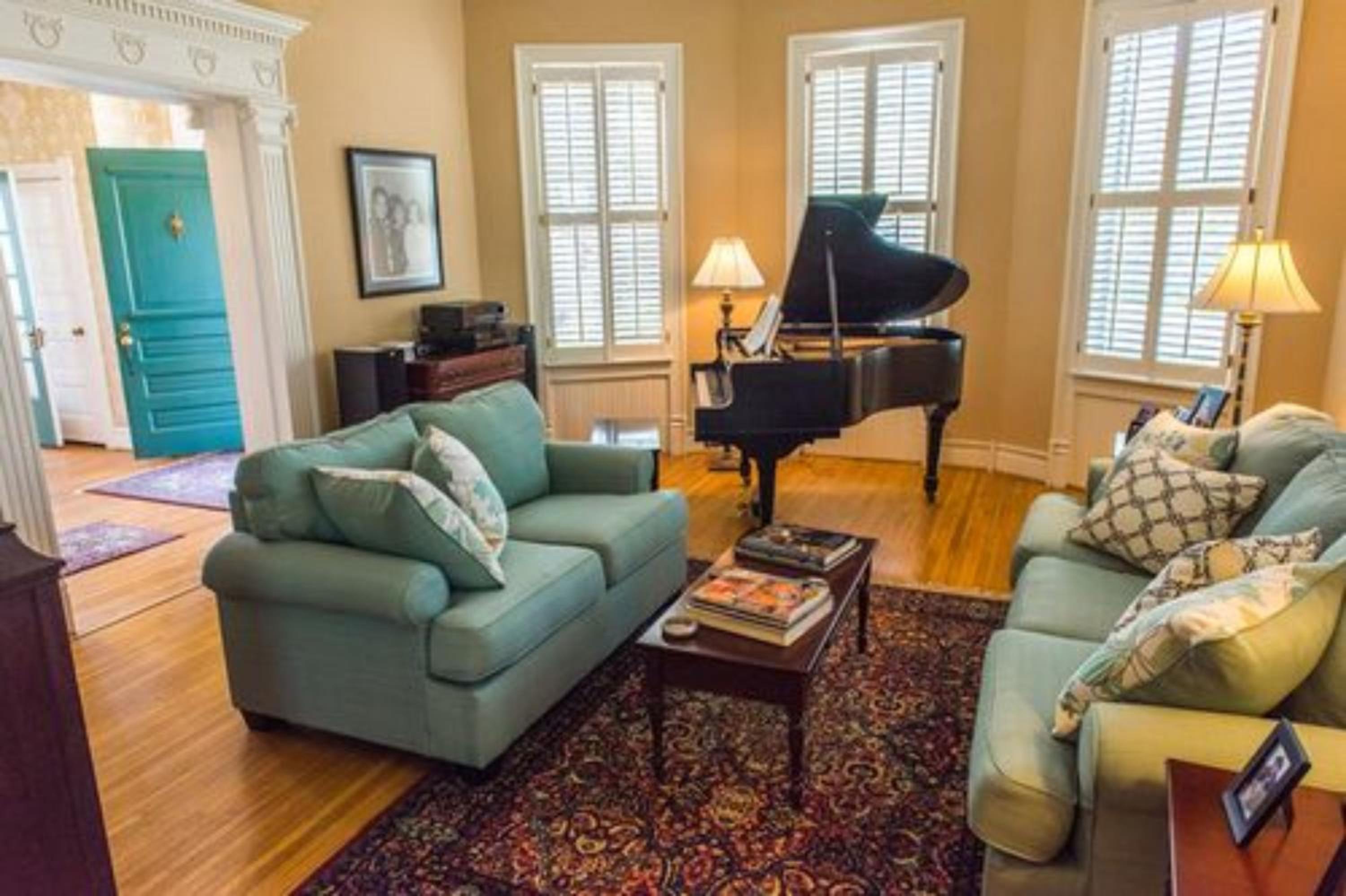 Charles Bass House Bed & Breakfast