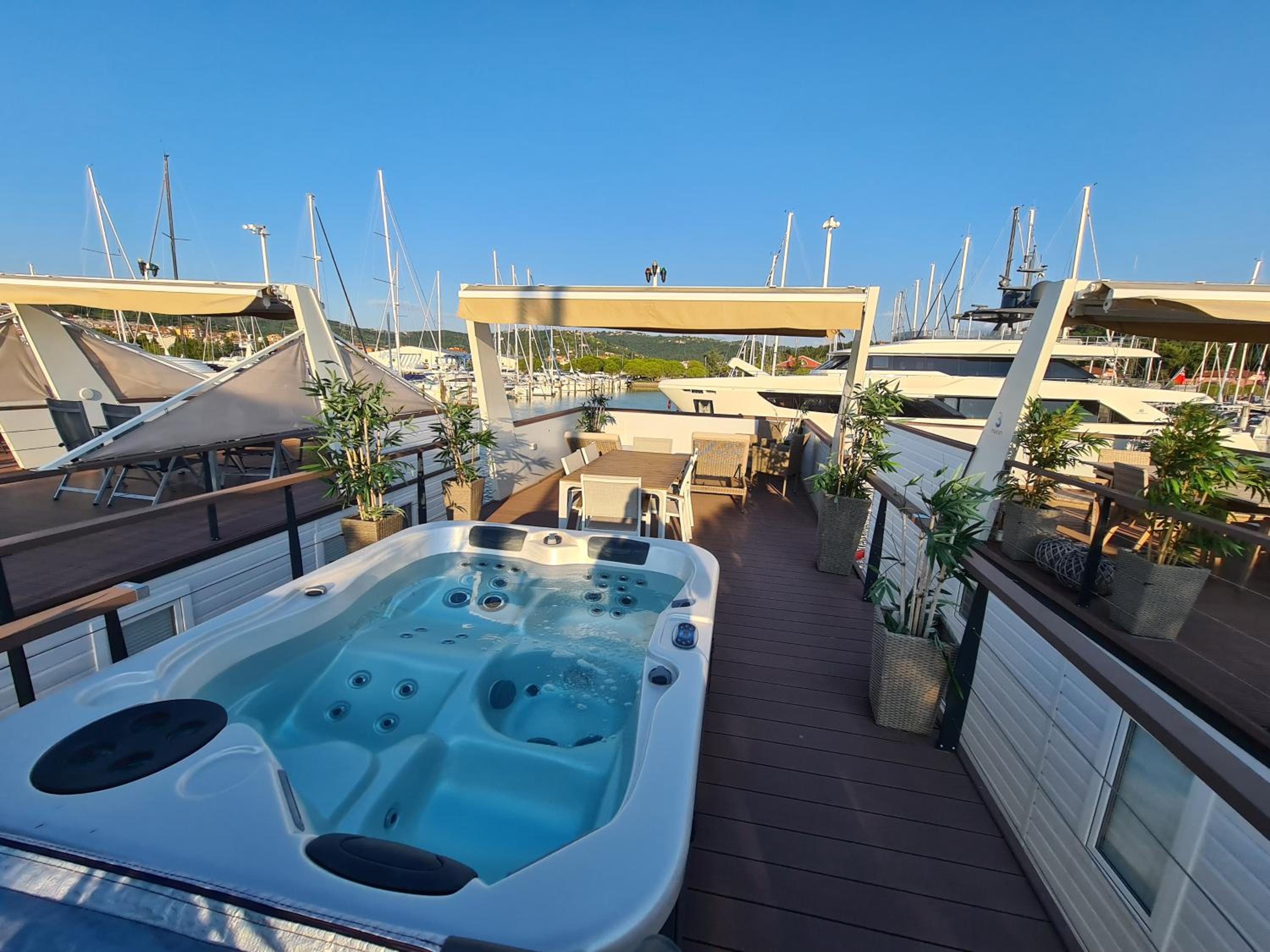 Marina Seahouse Brina