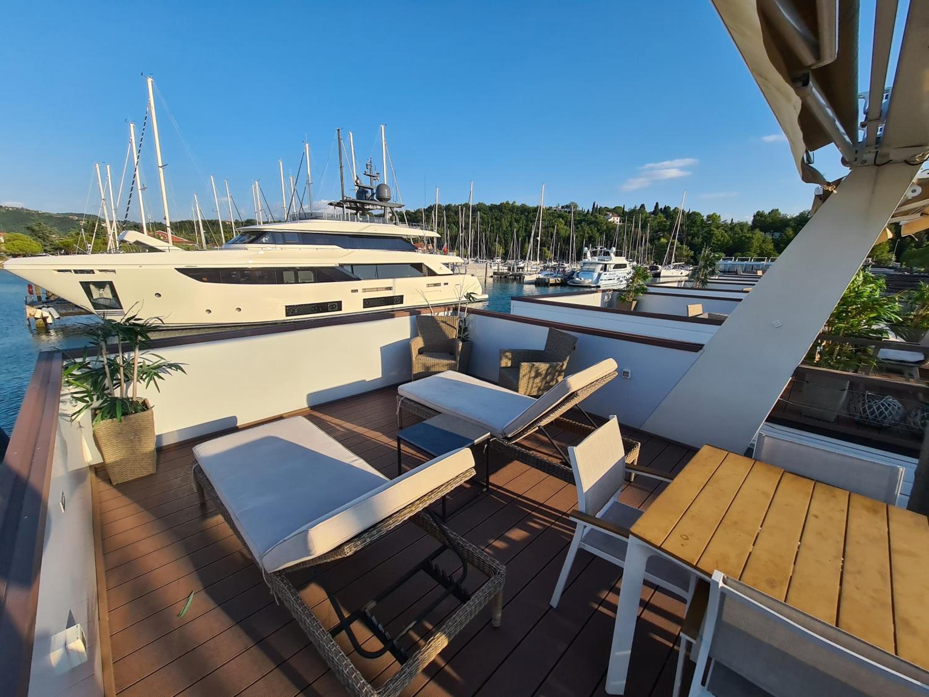 Marina Seahouse Brina