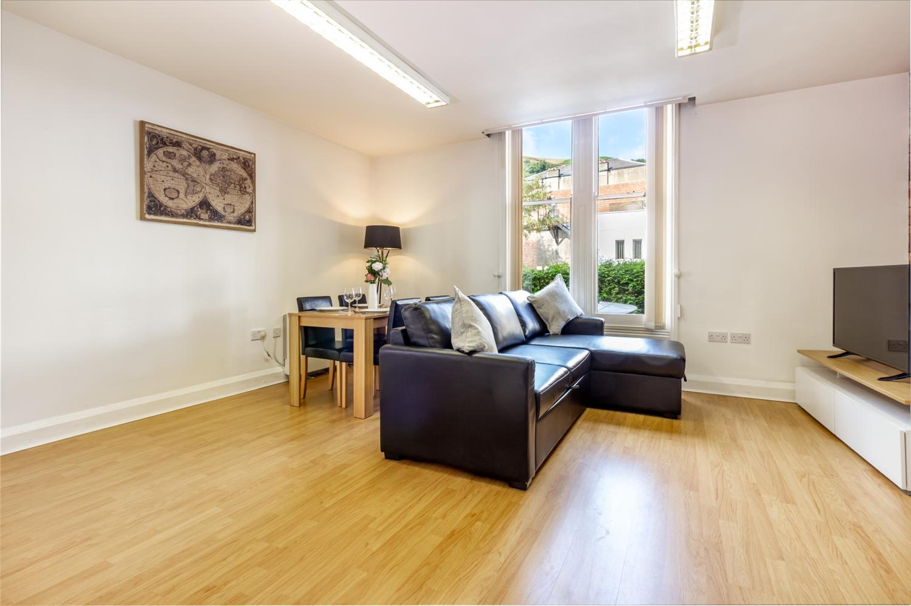Host & Stay - Club Chambers view 5